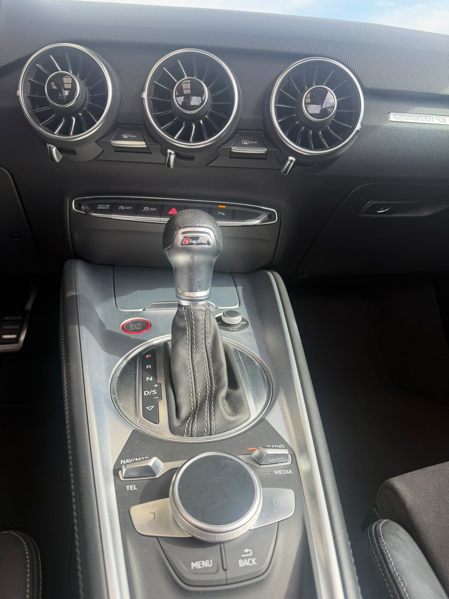 AUDI TT Roadster TTS S-tronic quattro-image-8