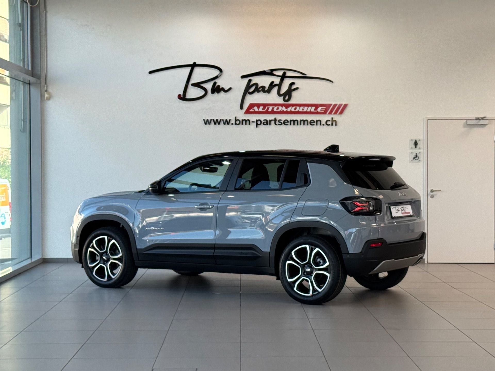 JEEP Avenger 1.2 Turbo MHEV Summit Sky-showroom-element-3