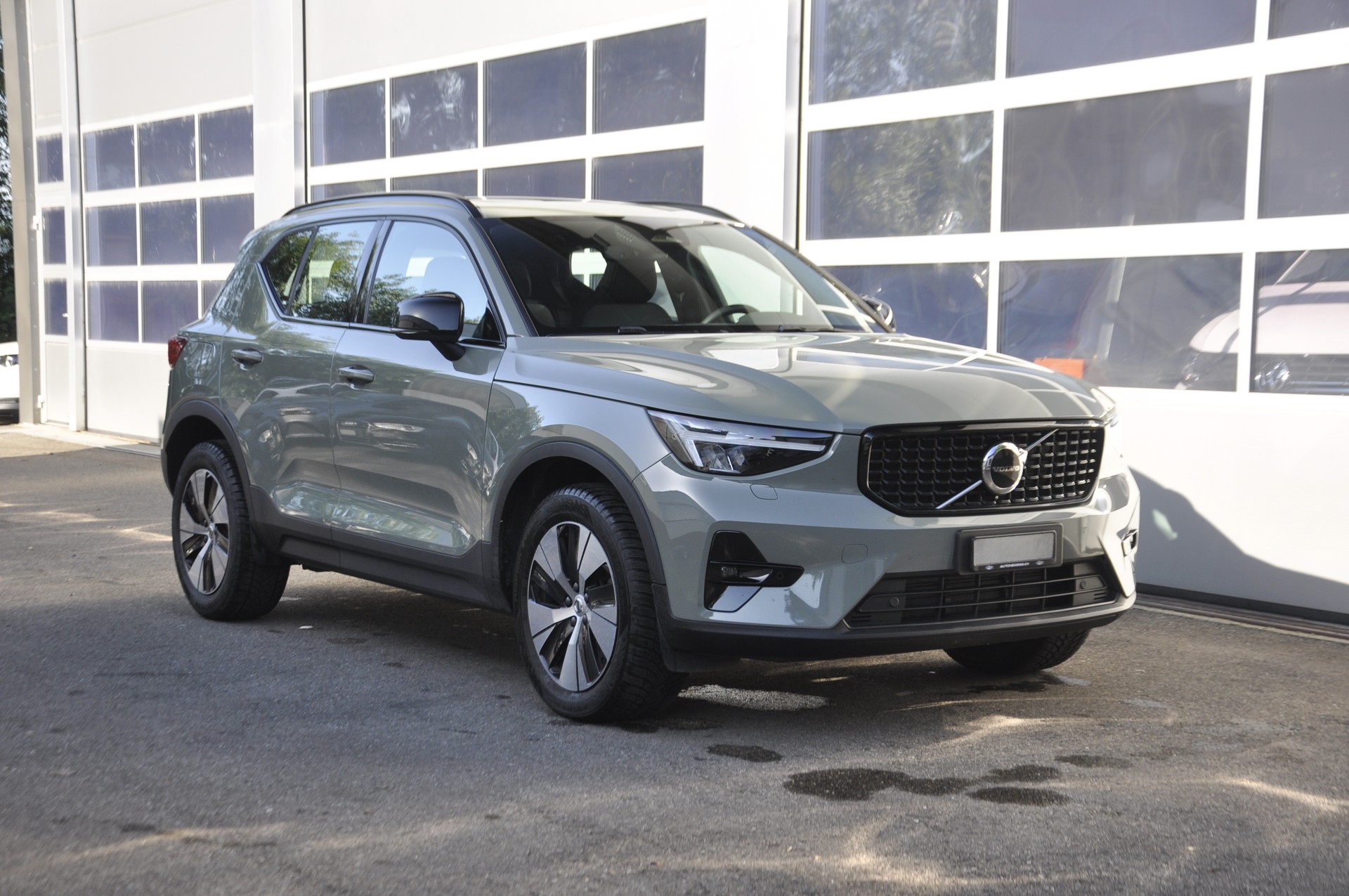 VOLVO XC40 B3 Benzin Mild Hybrid Plus Dark DCT