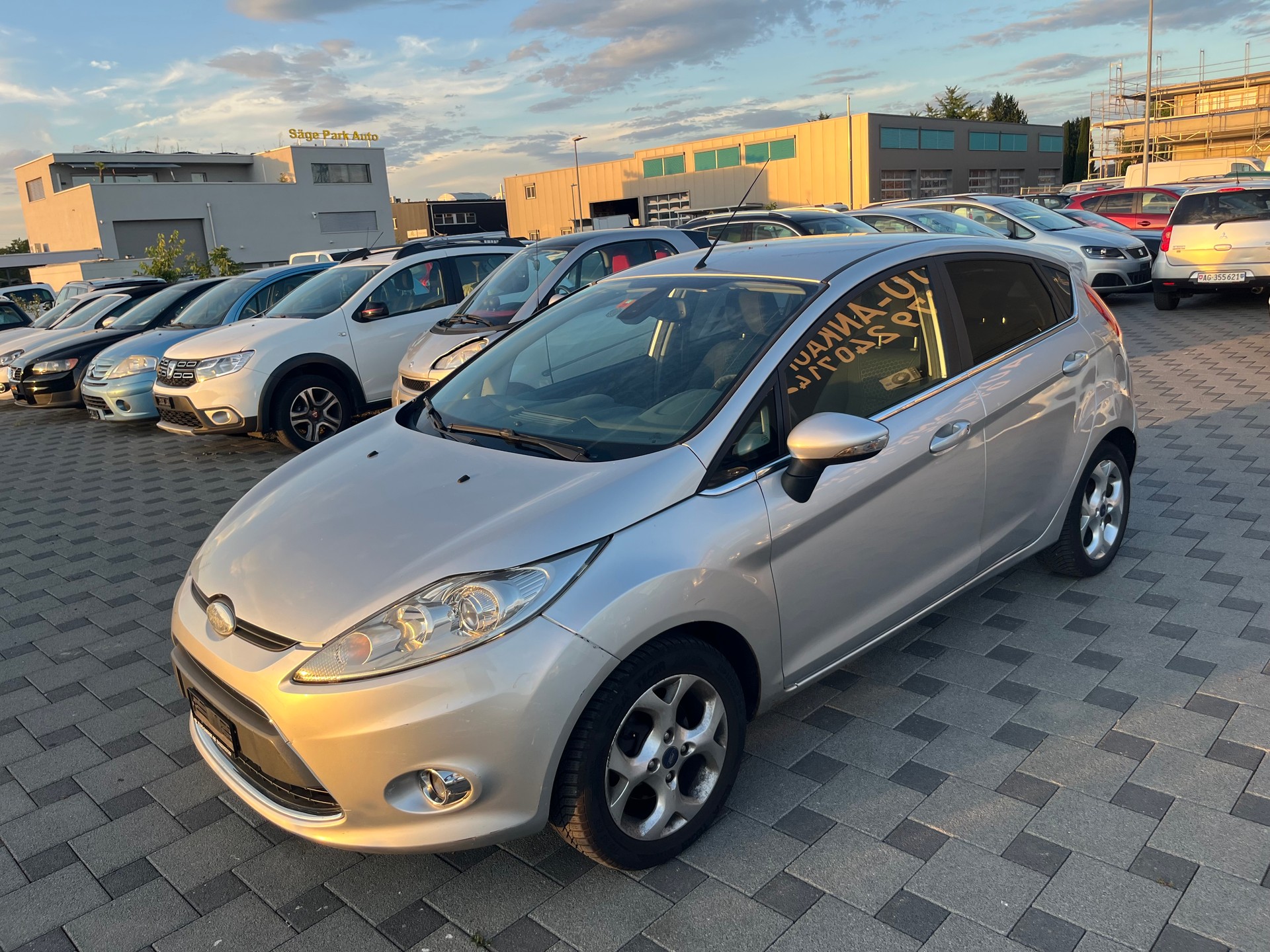 FORD Fiesta 1.4 16V Trend Automatic-image-3