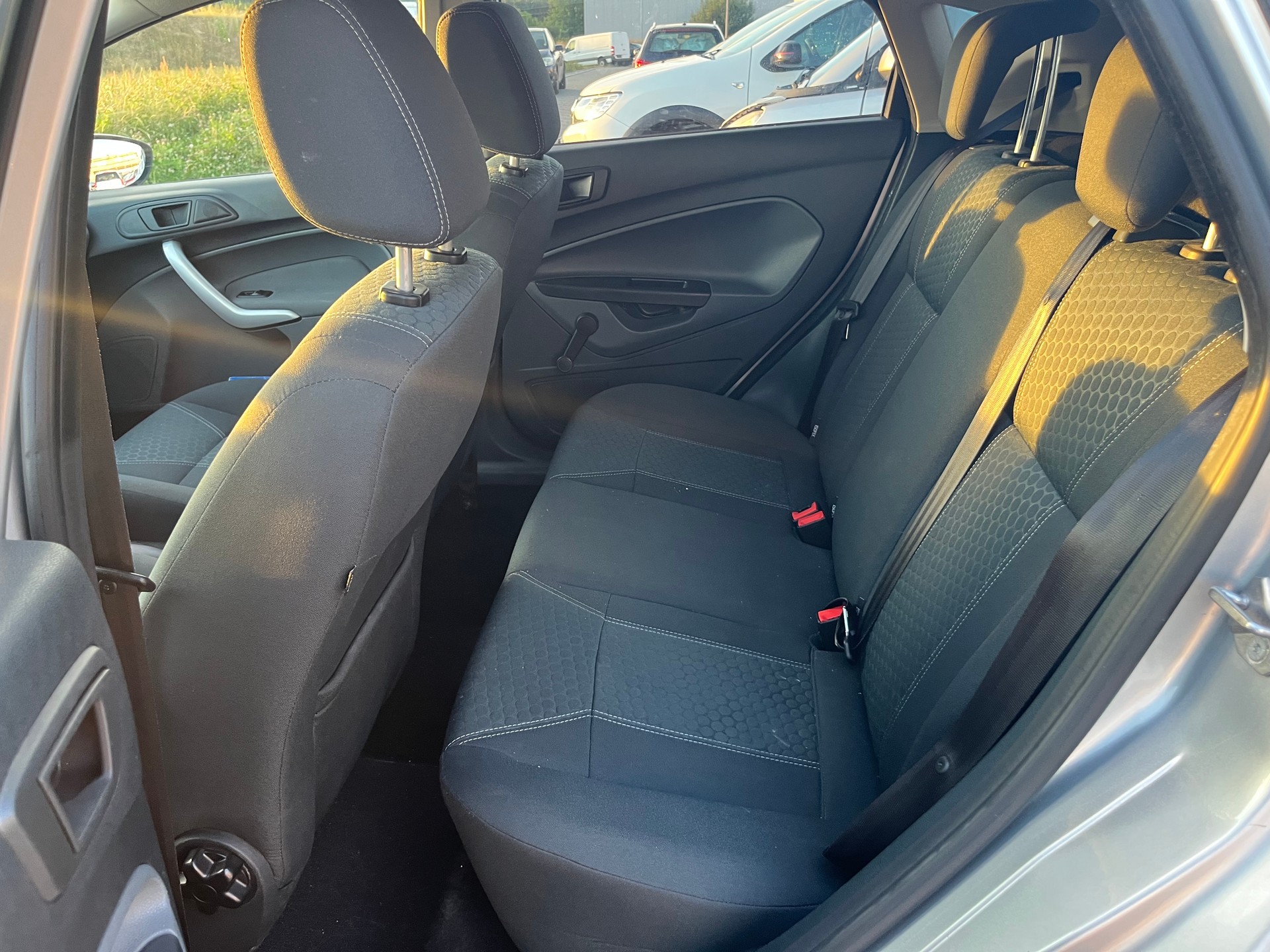 FORD Fiesta 1.4 16V Trend Automatic-image-13