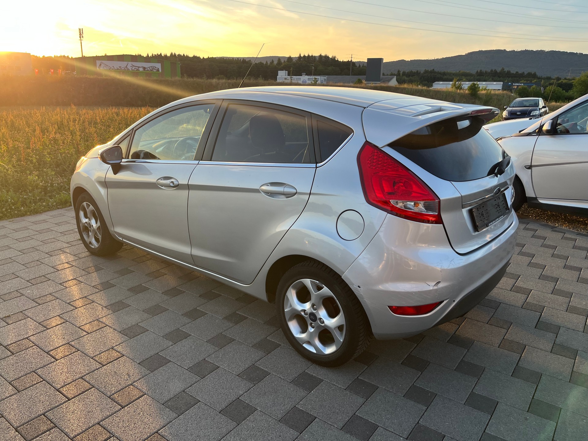 FORD Fiesta 1.4 16V Trend Automatic-image-6