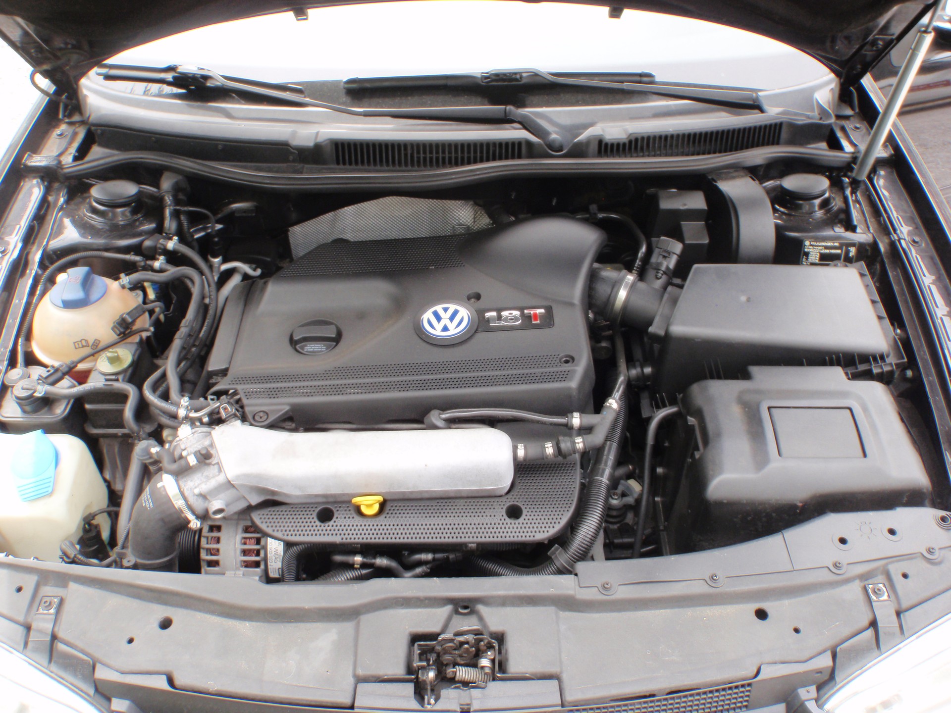 VW Golf 1.8 T GTI-image-10