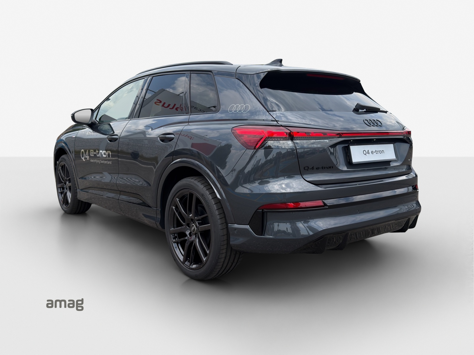 AUDI Q4 e-tron SUV quattro performance-showroom-element-2