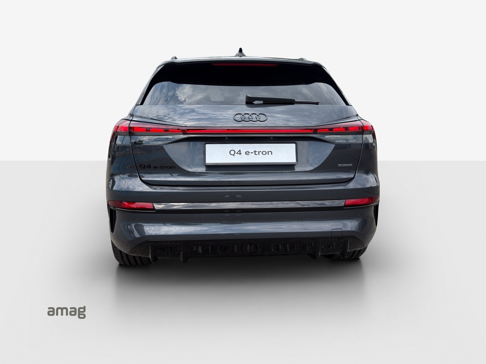 AUDI Q4 e-tron SUV quattro performance-showroom-element-3