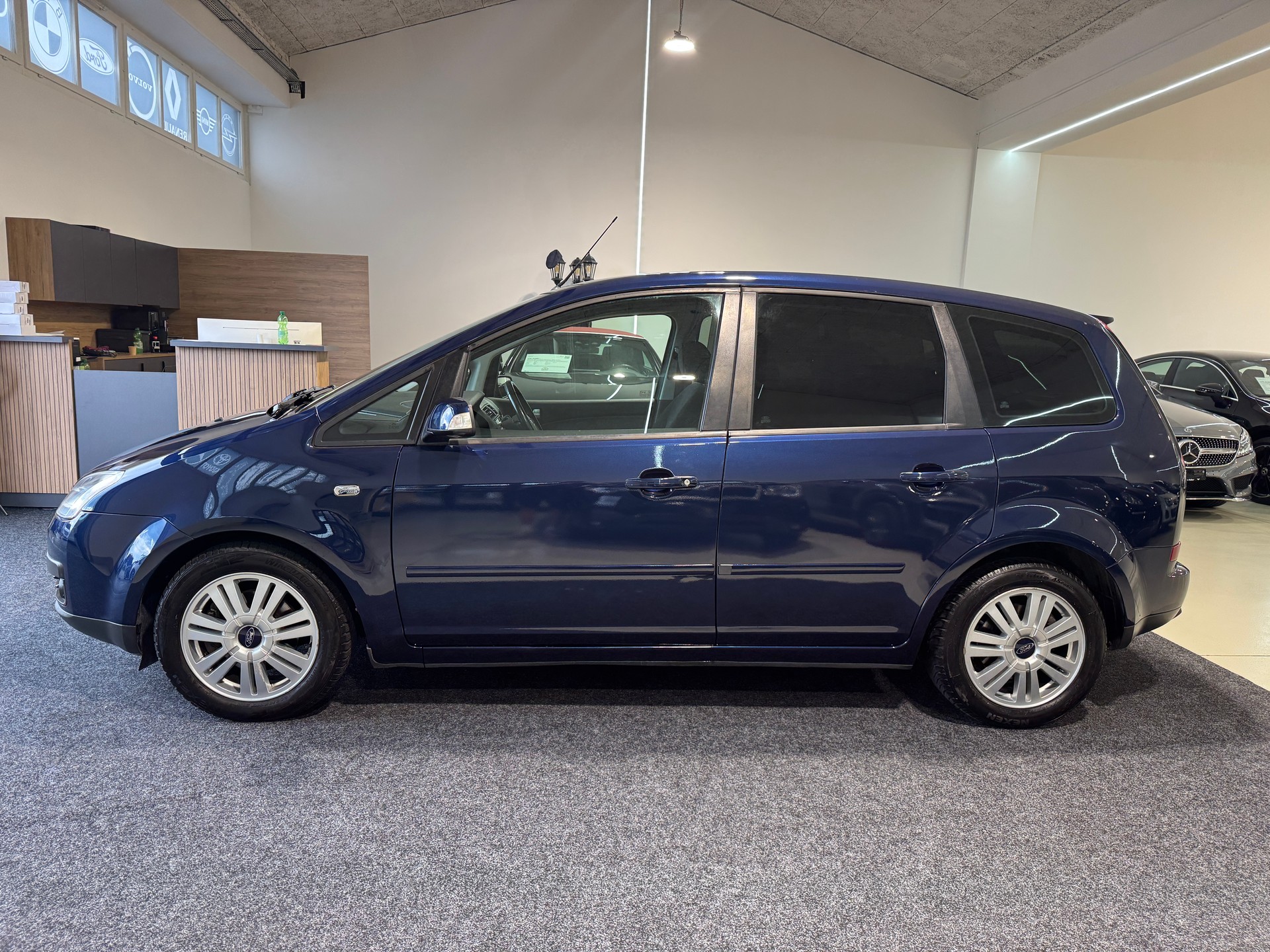 FORD Focus C-Max 2.0 Ghia-showroom-element-3