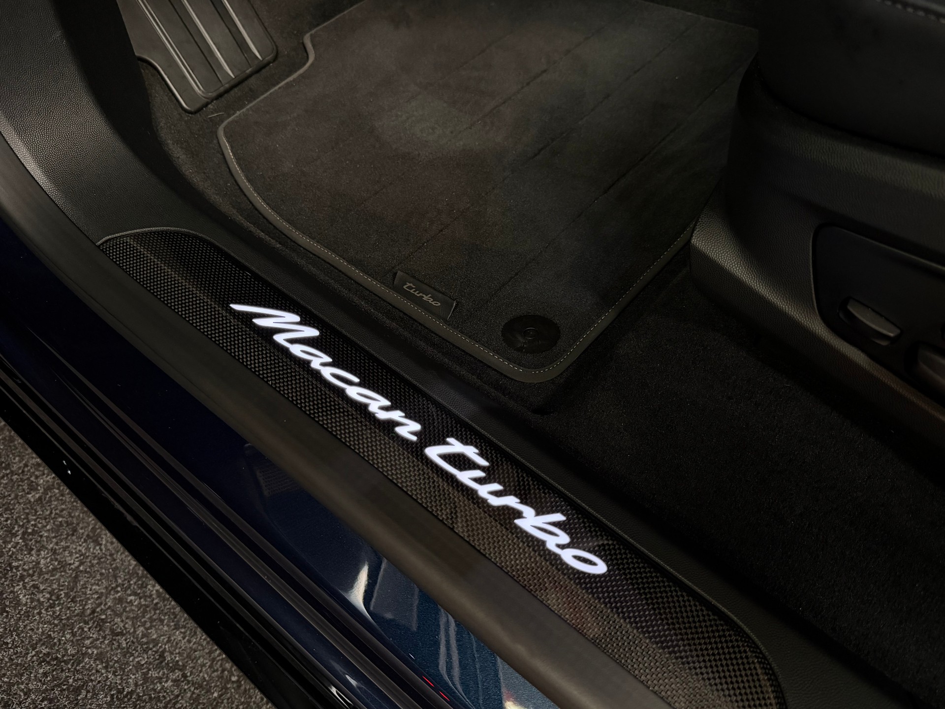 PORSCHE Macan Turbo 100kWh-image-22