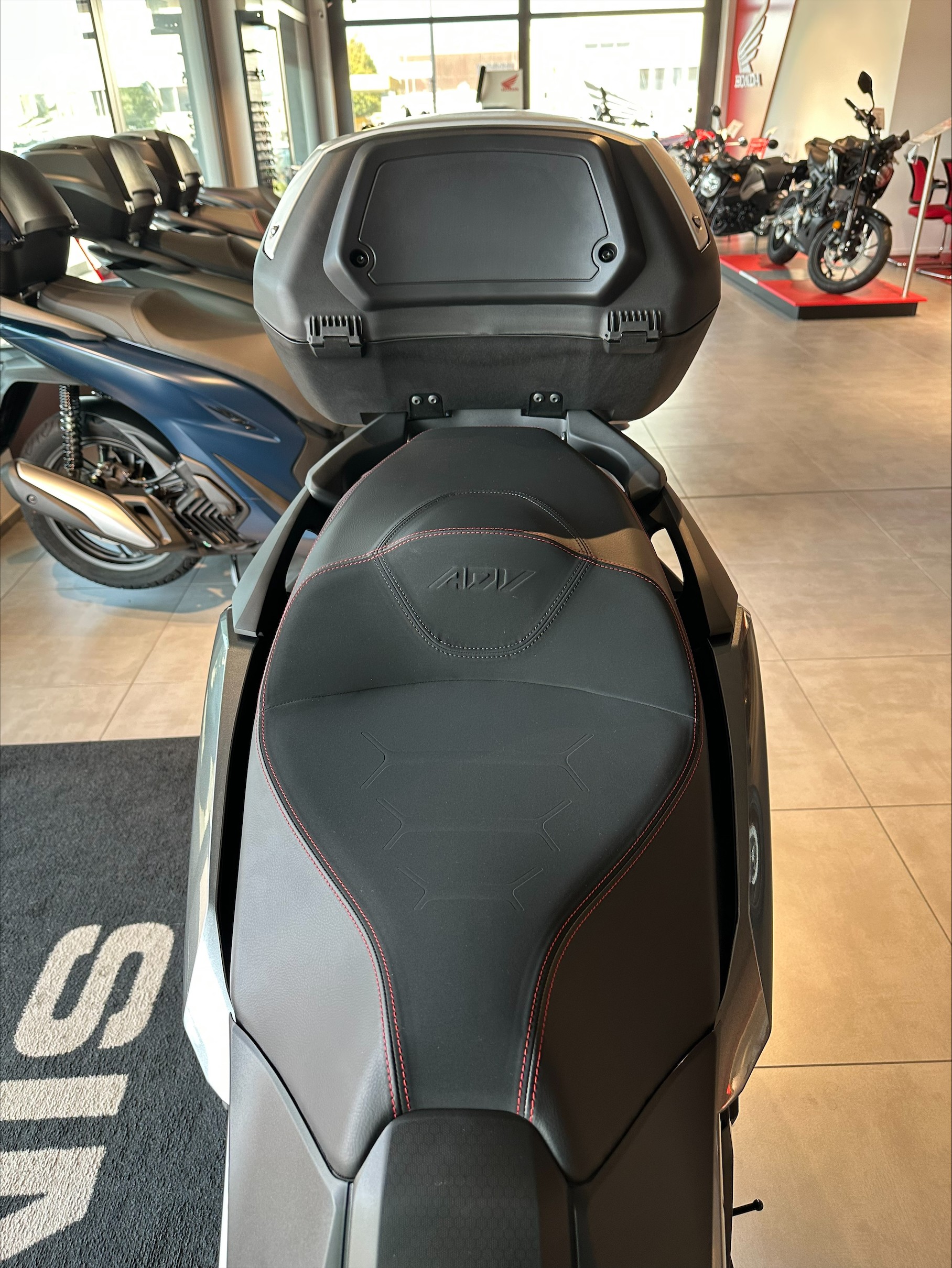 HONDA ADV 350-showroom-element-2