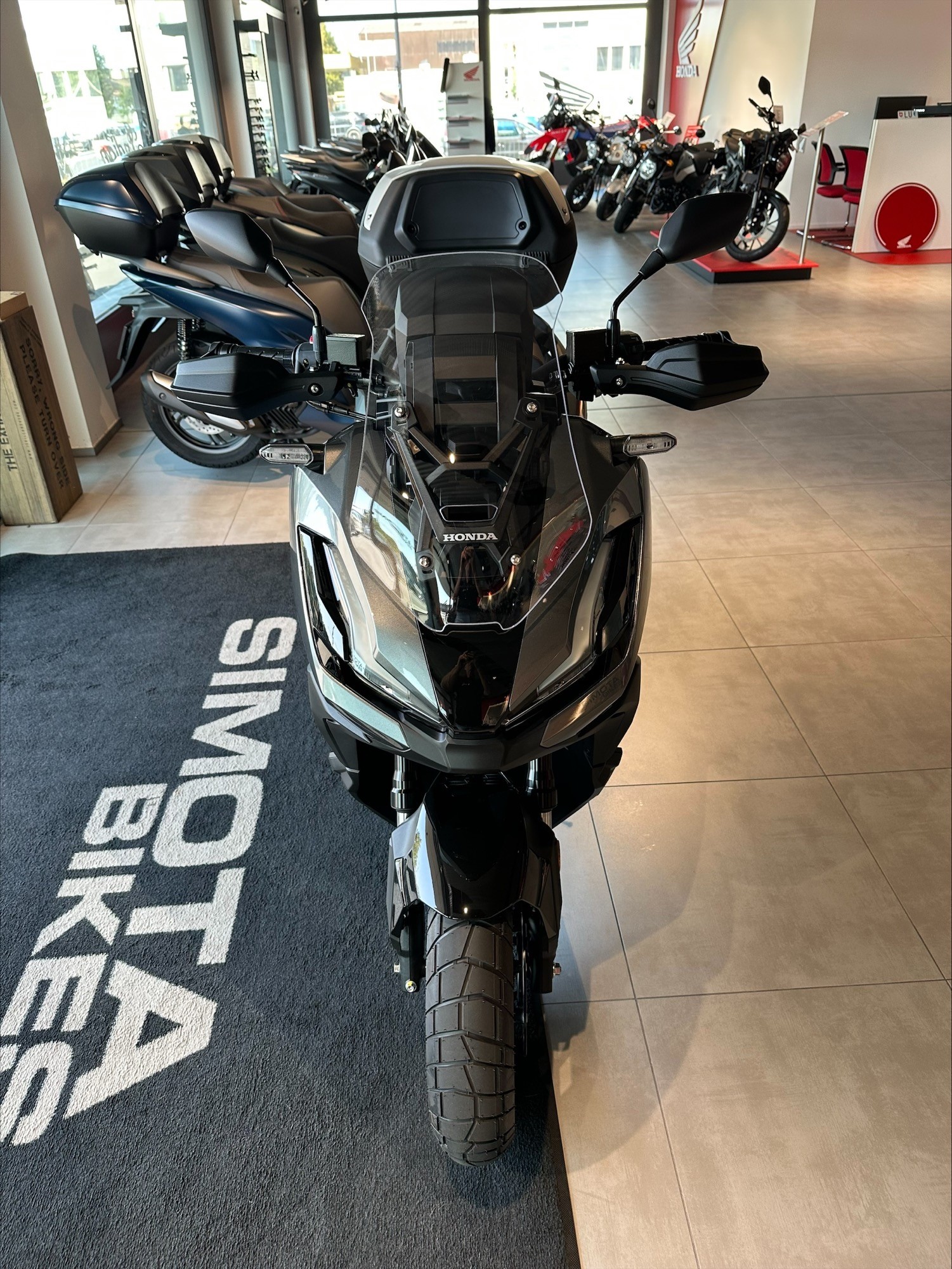 HONDA ADV 350-showroom-element-1