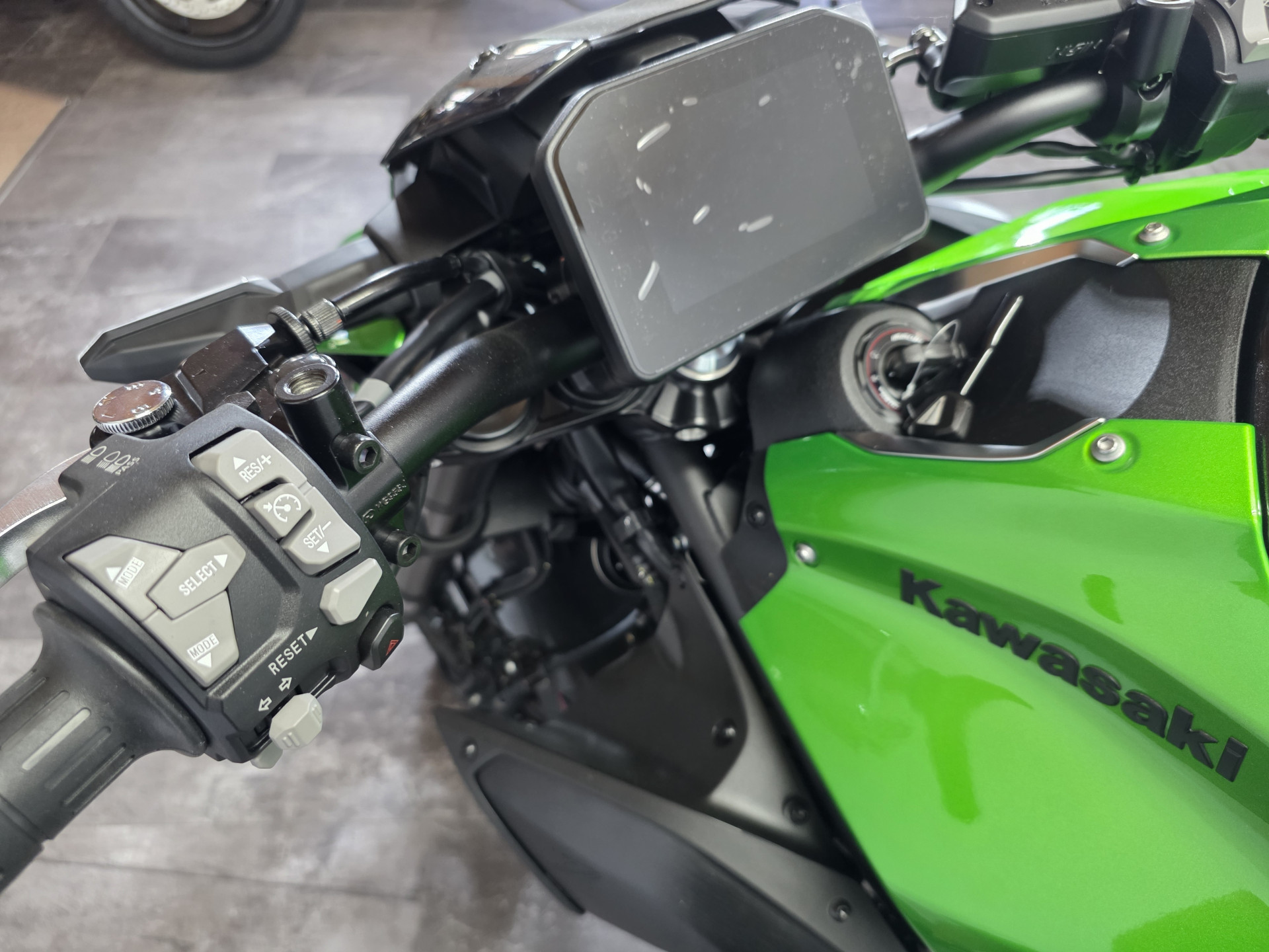 KAWASAKI Z 900-image-7