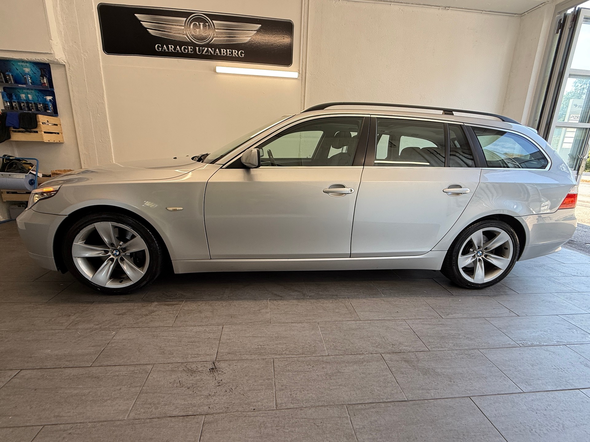 BMW 530d Touring Steptronic-showroom-element-1