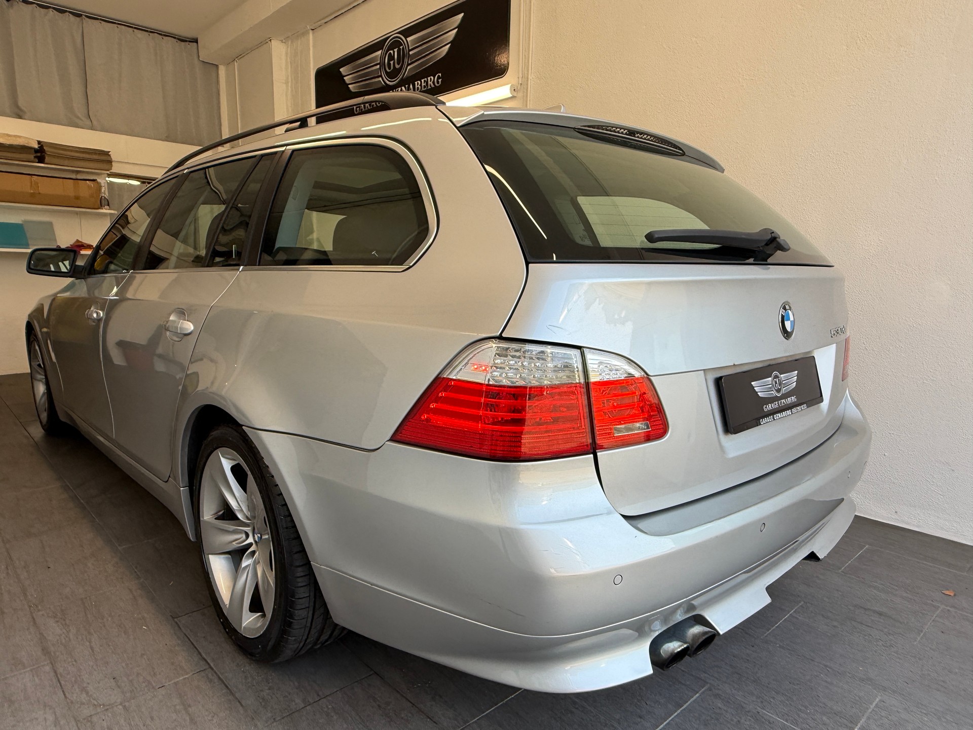BMW 530d Touring Steptronic-showroom-element-2