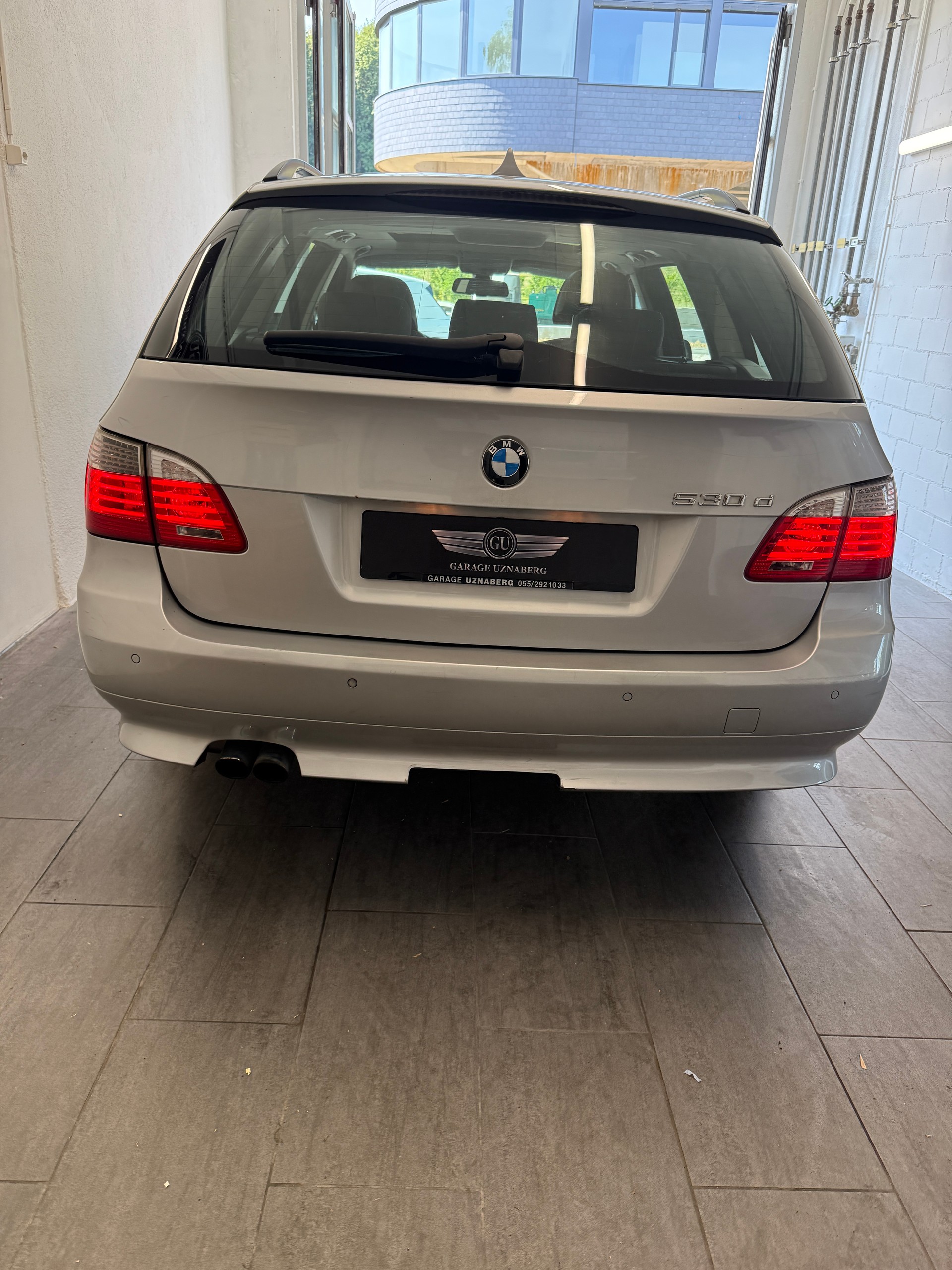 BMW 530d Touring Steptronic-showroom-element-3