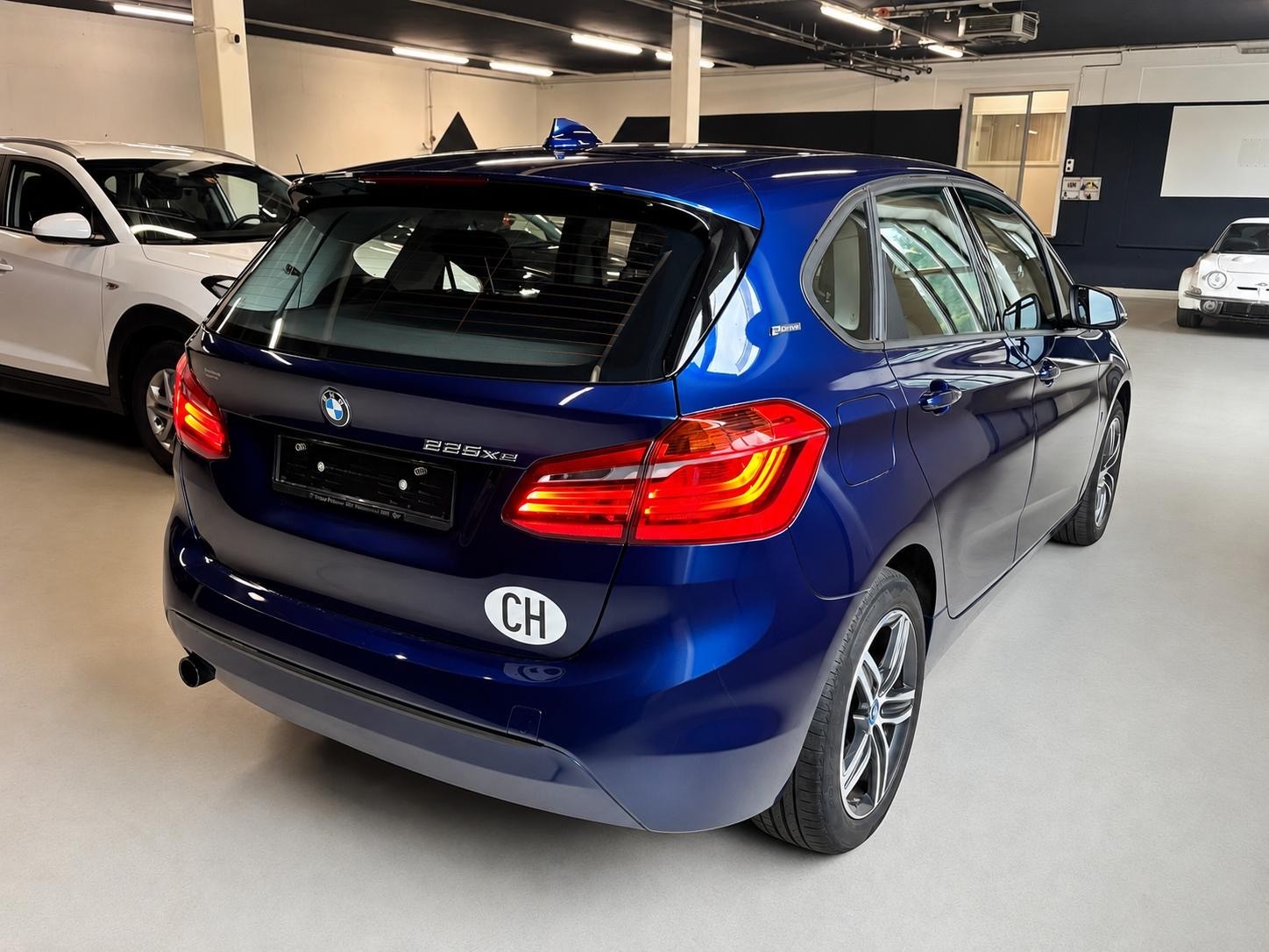 BMW 225xe iPerformance Active Tourer Steptronic-image-8