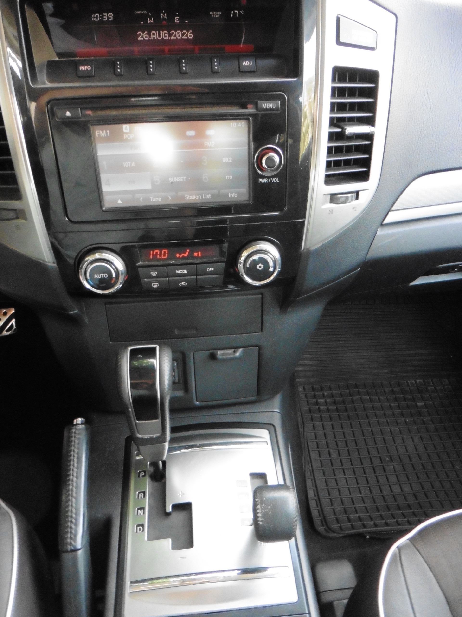 MITSUBISHI Pajero 3.2 DI-D Intense Automatic-image-15