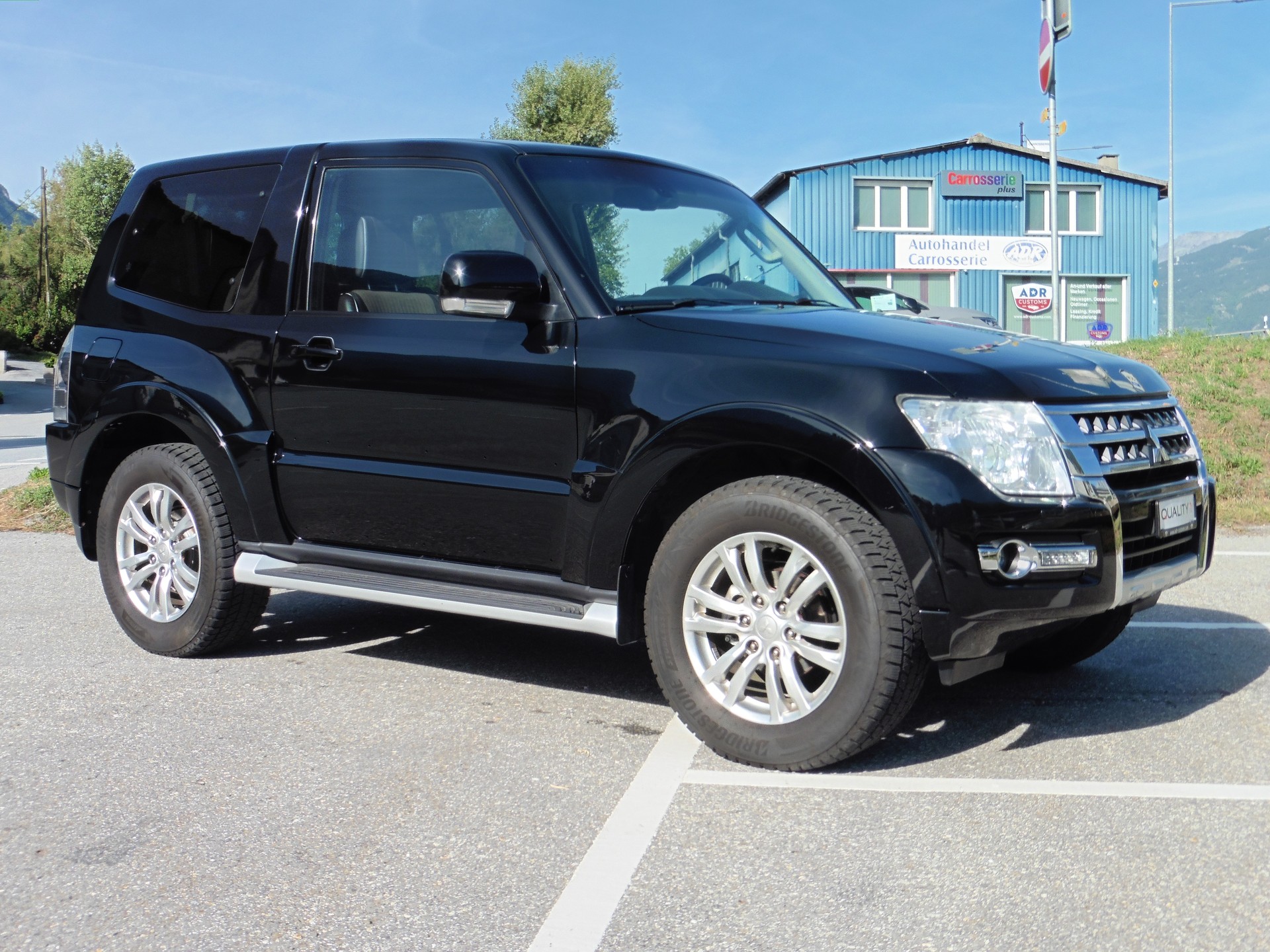 MITSUBISHI Pajero 3.2 DI-D Intense Automatic-showroom-element-2