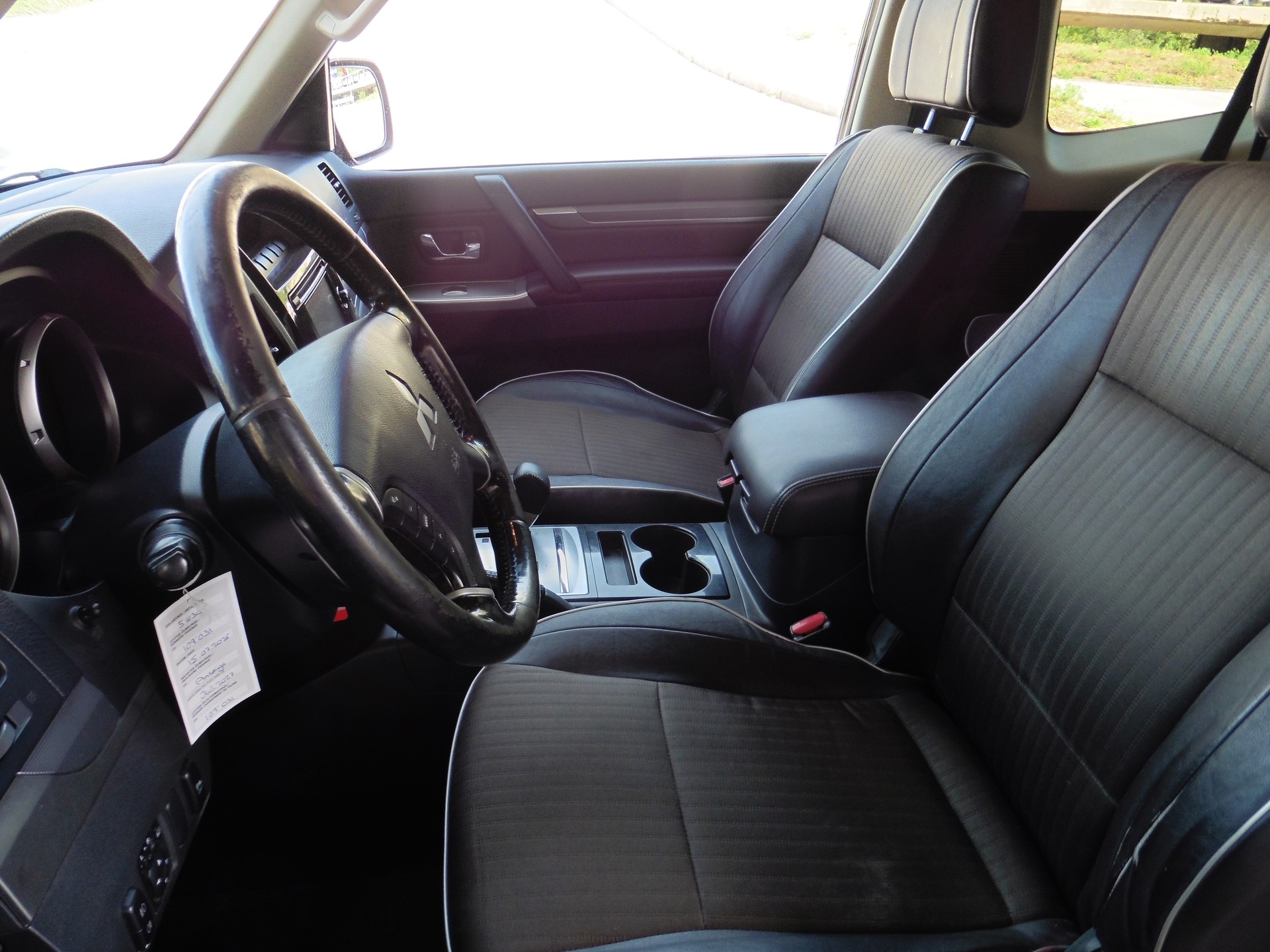 MITSUBISHI Pajero 3.2 DI-D Intense Automatic-image-13