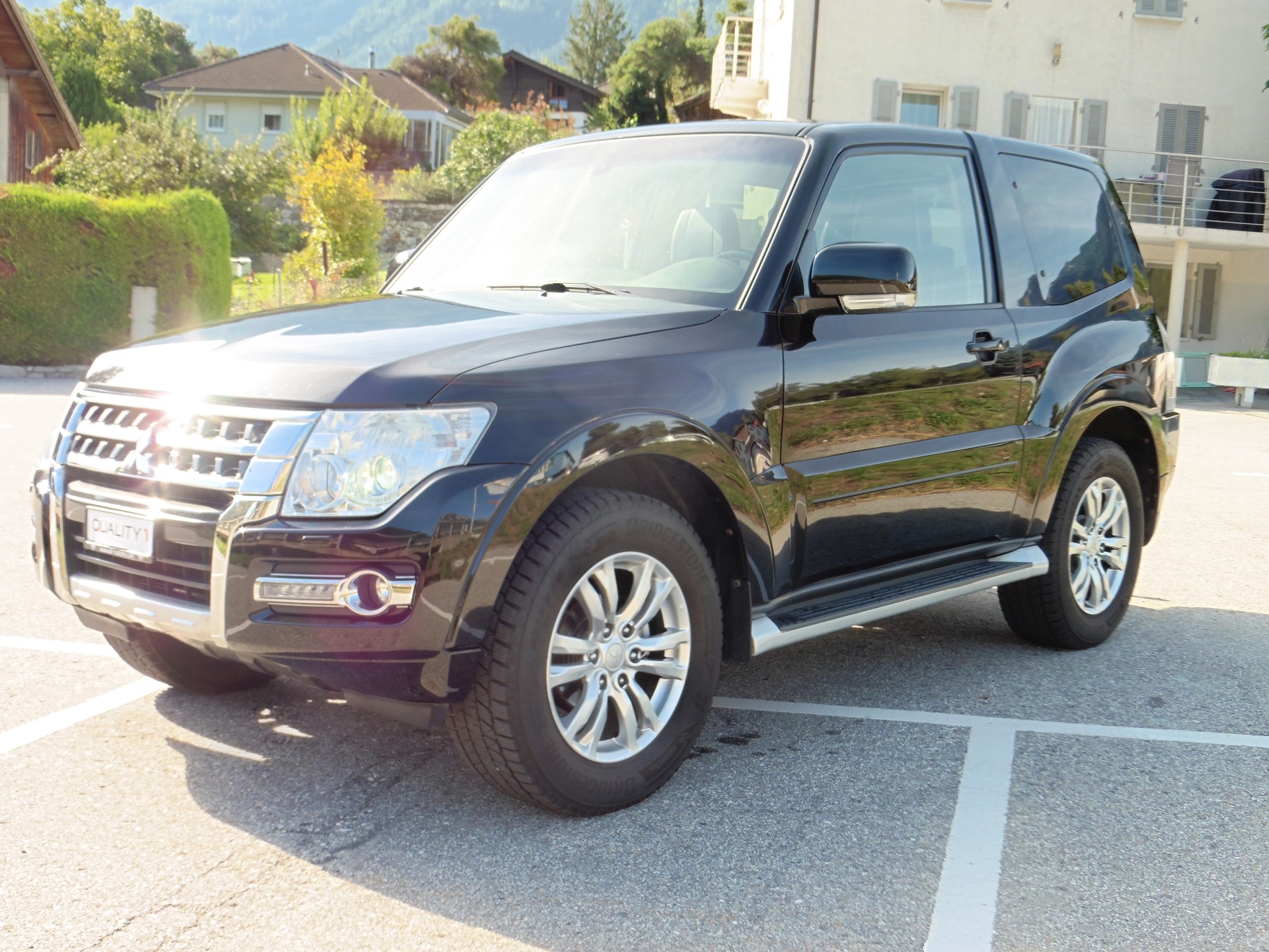MITSUBISHI Pajero 3.2 DI-D Intense Automatic-showroom-element-1
