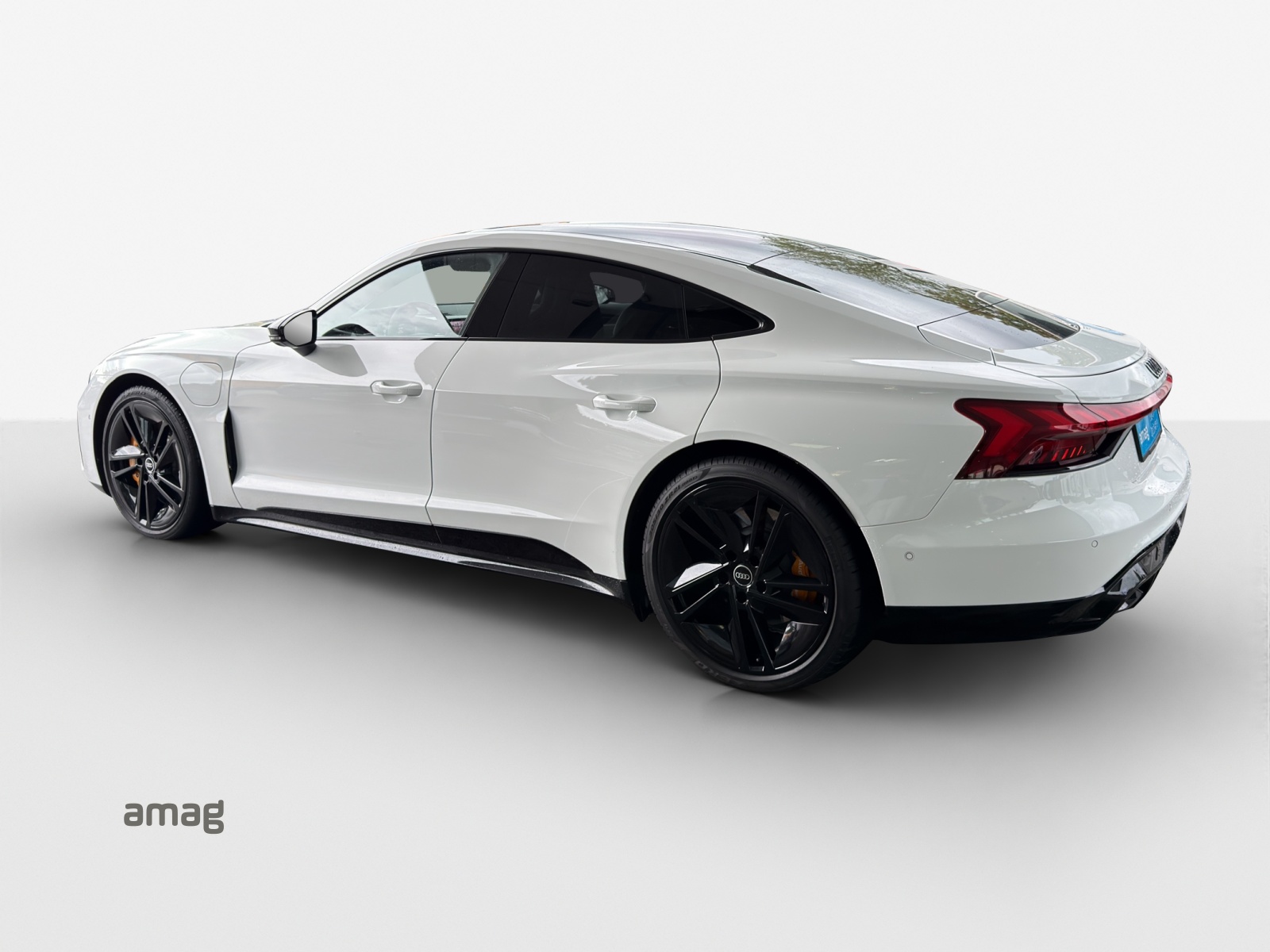 AUDI e-tron GT quattro-showroom-element-2
