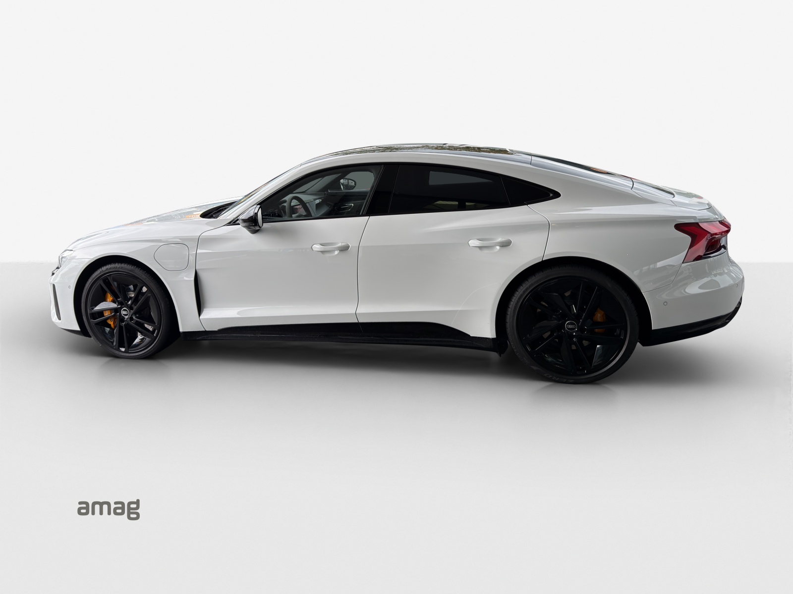 AUDI e-tron GT quattro-showroom-element-1