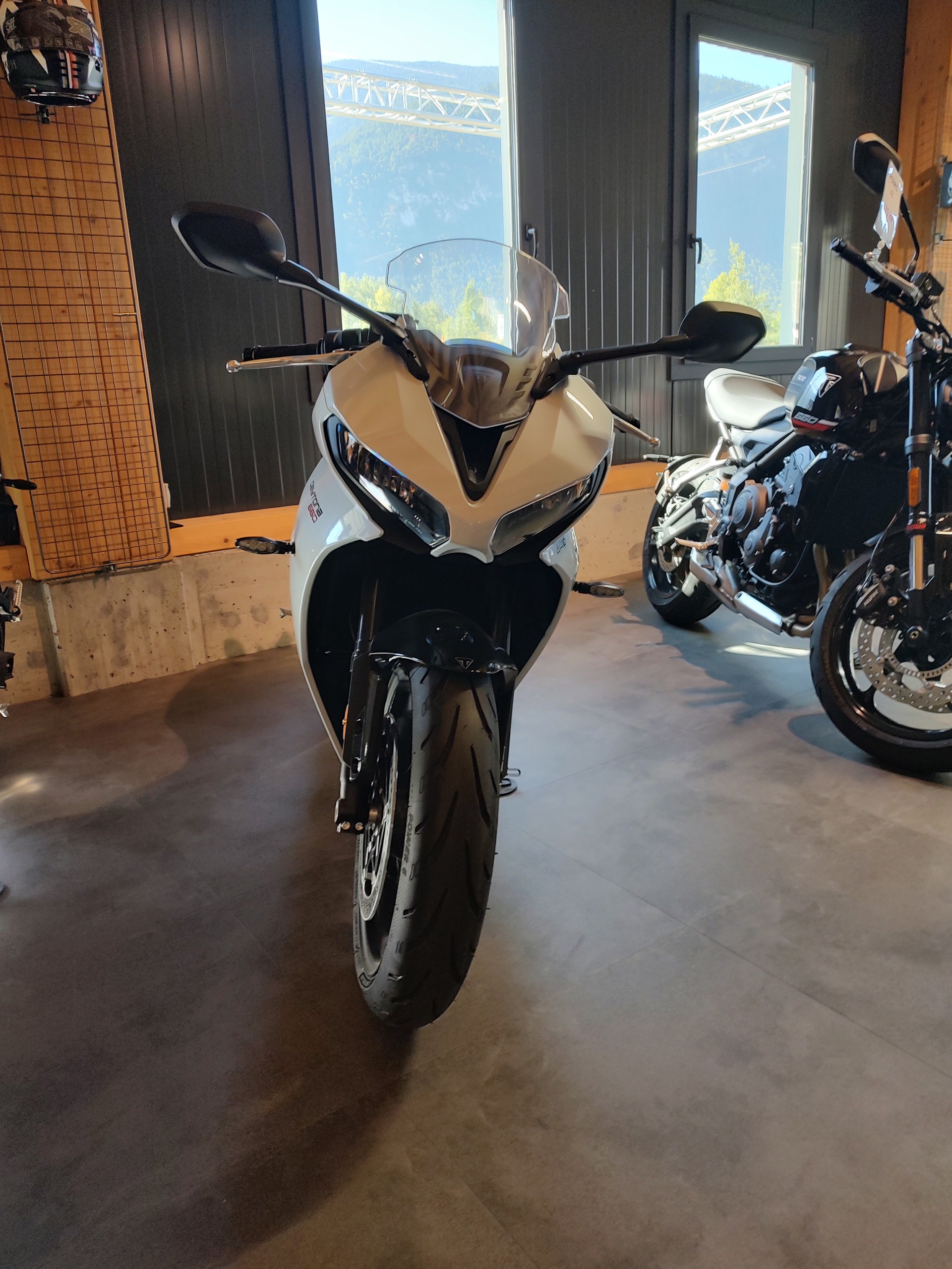 TRIUMPH Daytona 660-image-2