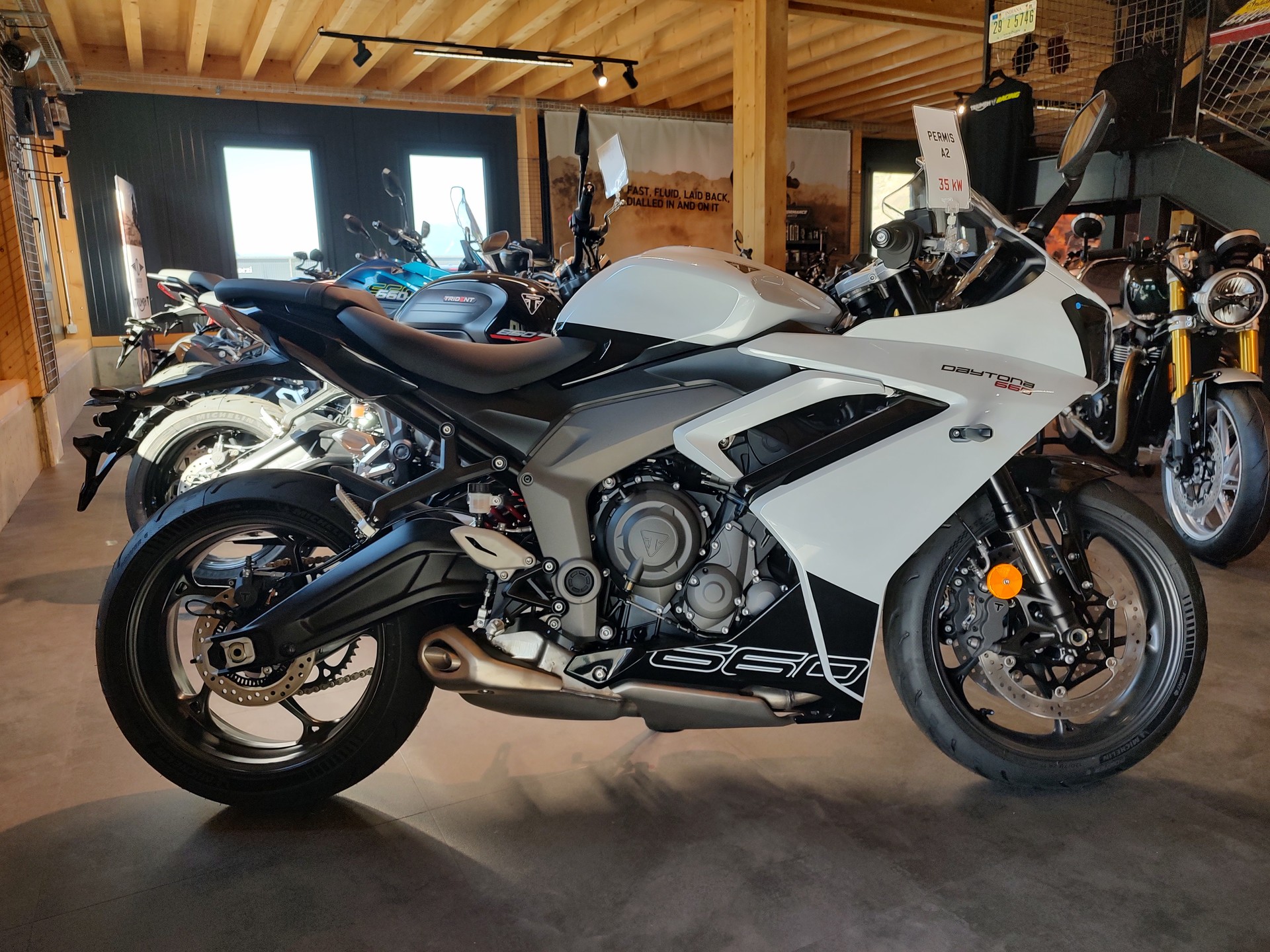 TRIUMPH Daytona 660-image-1