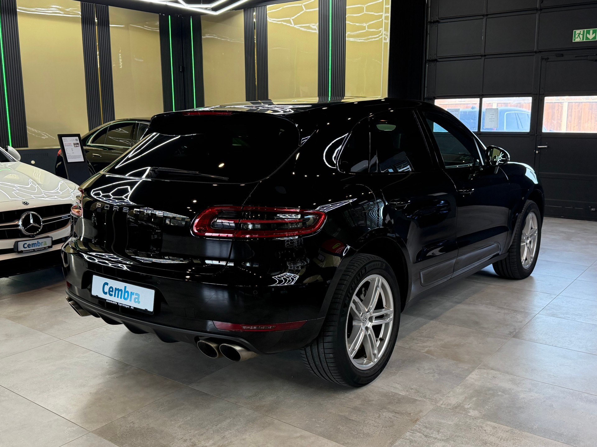 PORSCHE Macan S PDK-showroom-element-3