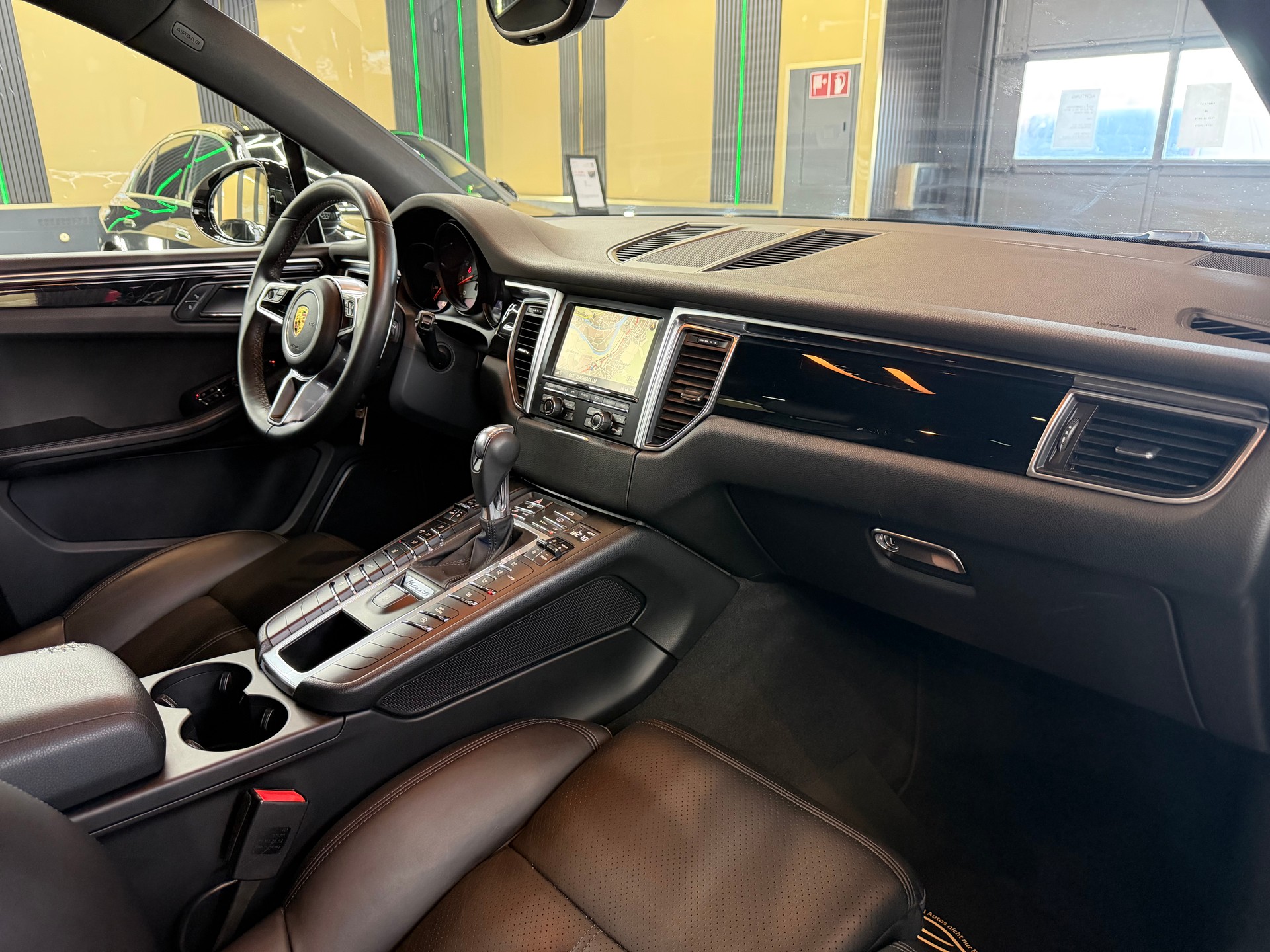 PORSCHE Macan S PDK-image-9