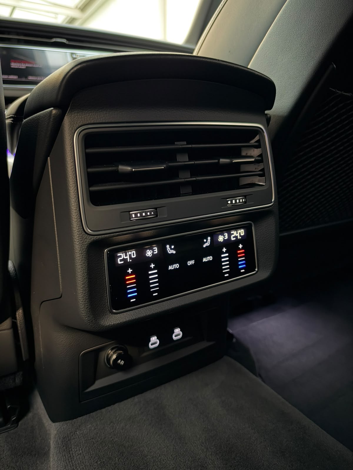 AUDI Q8 SUV 50 TDI quattro 210 kW tiptronic S-Line *CH-FZG. / Gratisservice / Werksgarantie*-image-23