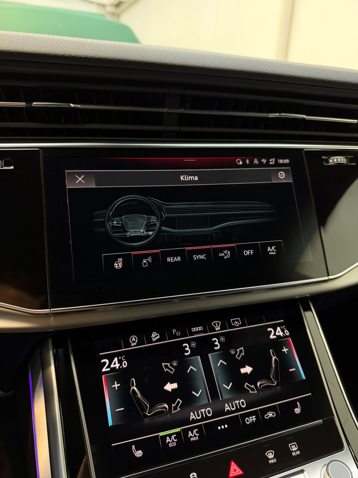 AUDI Q8 SUV 50 TDI quattro 210 kW tiptronic S-Line *CH-FZG. / Gratisservice / Werksgarantie*-image-19