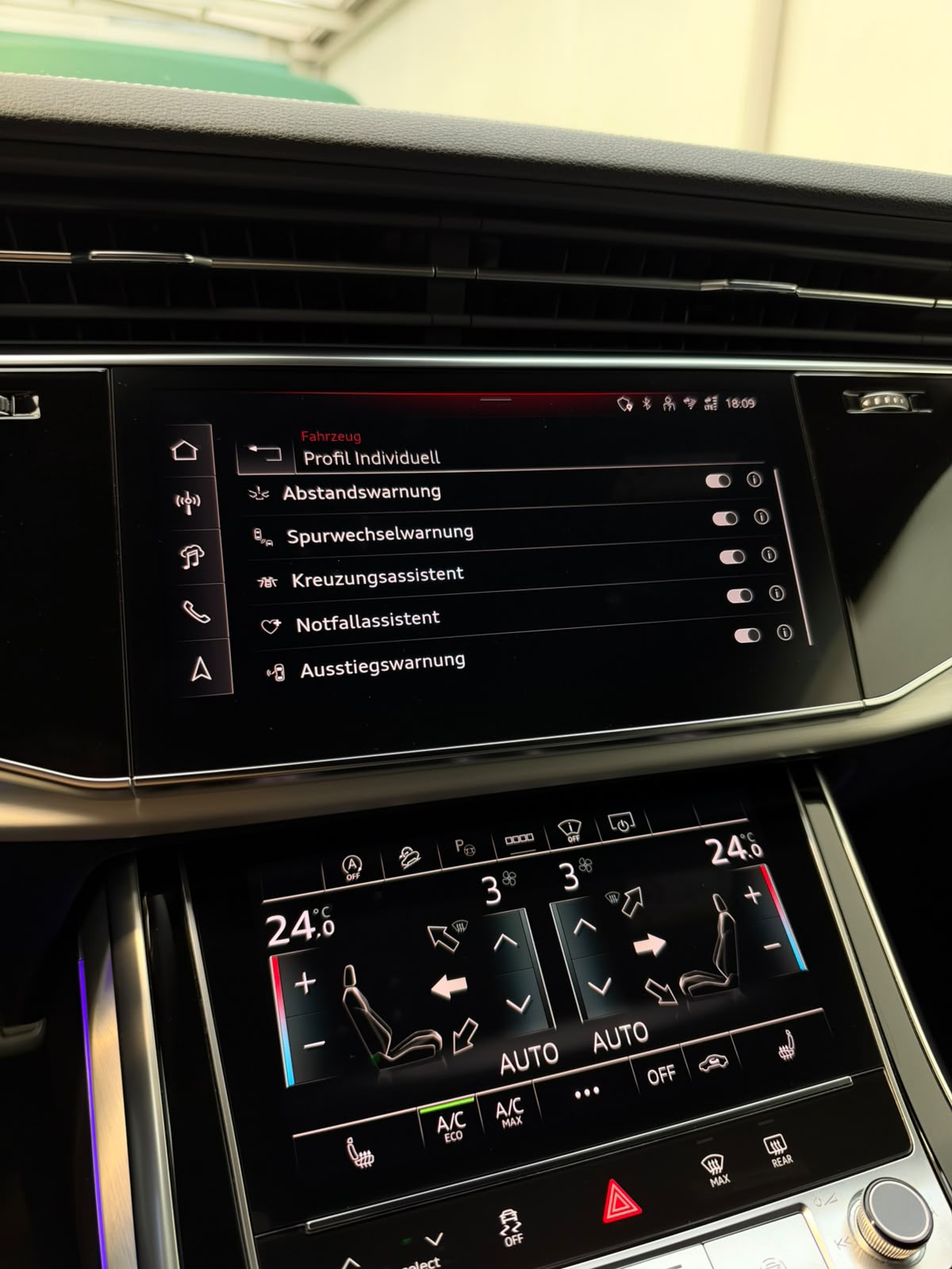 AUDI Q8 SUV 50 TDI quattro 210 kW tiptronic S-Line *CH-FZG. / Gratisservice / Werksgarantie*-image-18