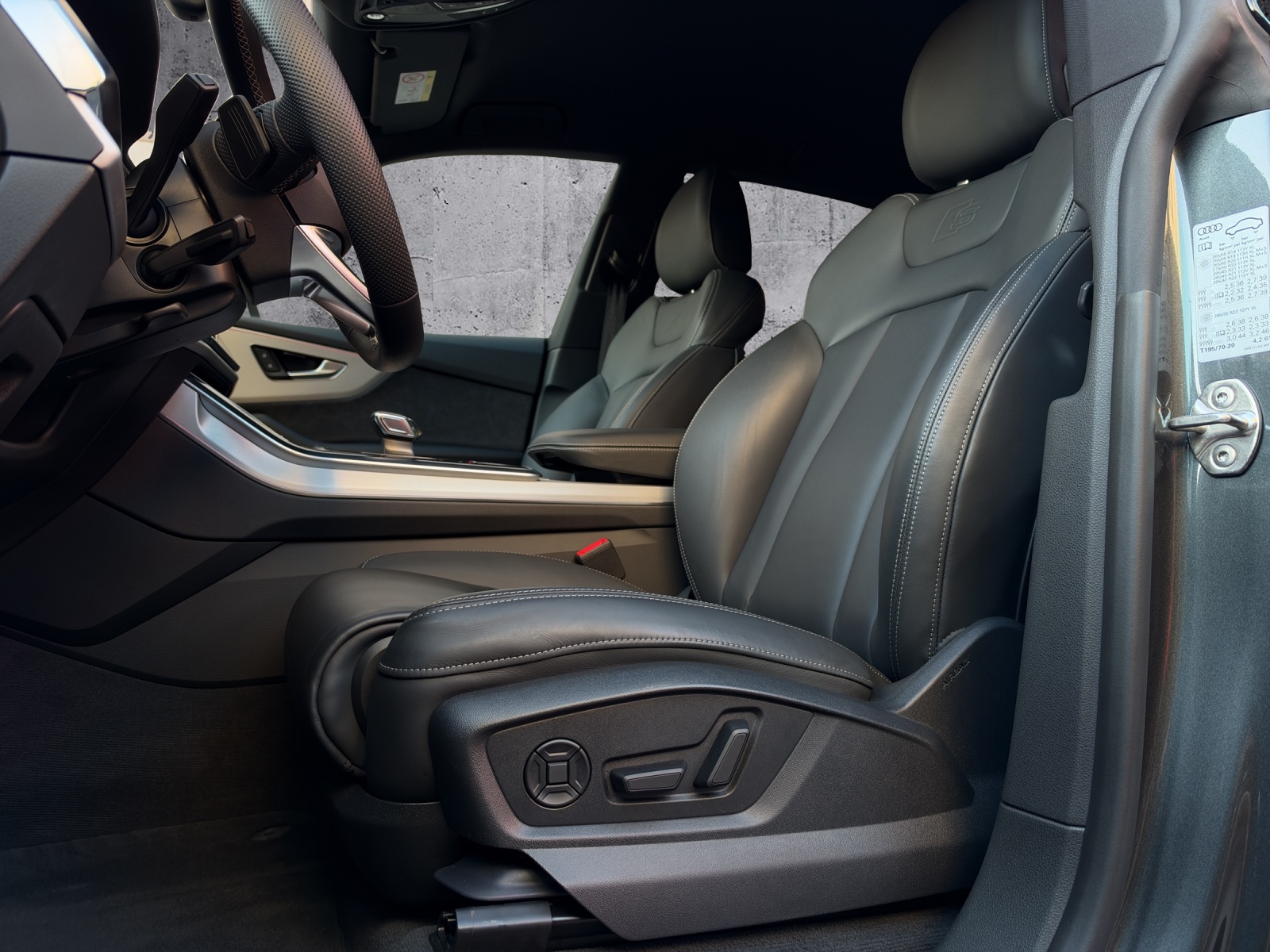 AUDI Q8 SUV 50 TDI quattro 210 kW tiptronic S-Line *CH-FZG. / Gratisservice / Werksgarantie*-image-7