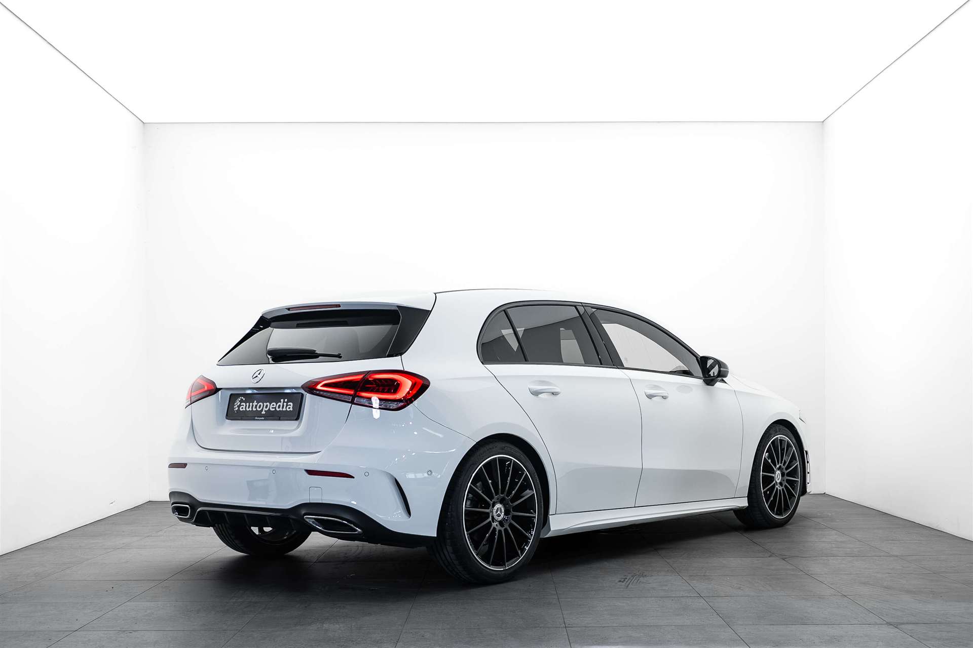 MERCEDES-BENZ MERCEDES-BENZ A 200 AMG Line 7G-DCT-showroom-element-2