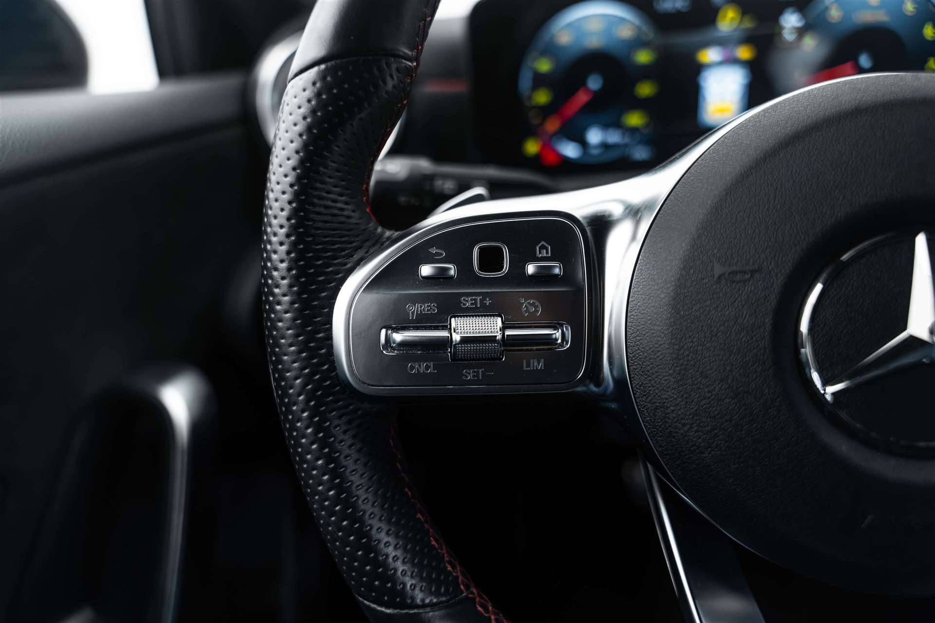 MERCEDES-BENZ MERCEDES-BENZ A 200 AMG Line 7G-DCT-image-14