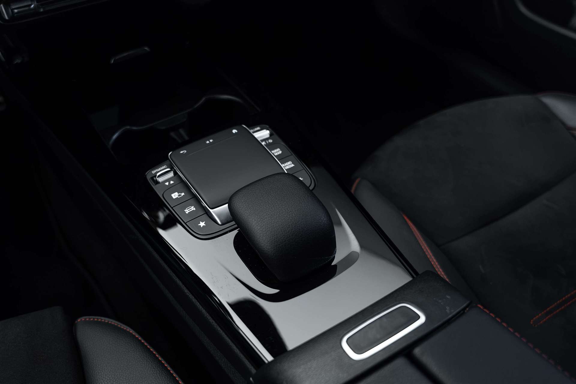 MERCEDES-BENZ MERCEDES-BENZ A 200 AMG Line 7G-DCT-image-24