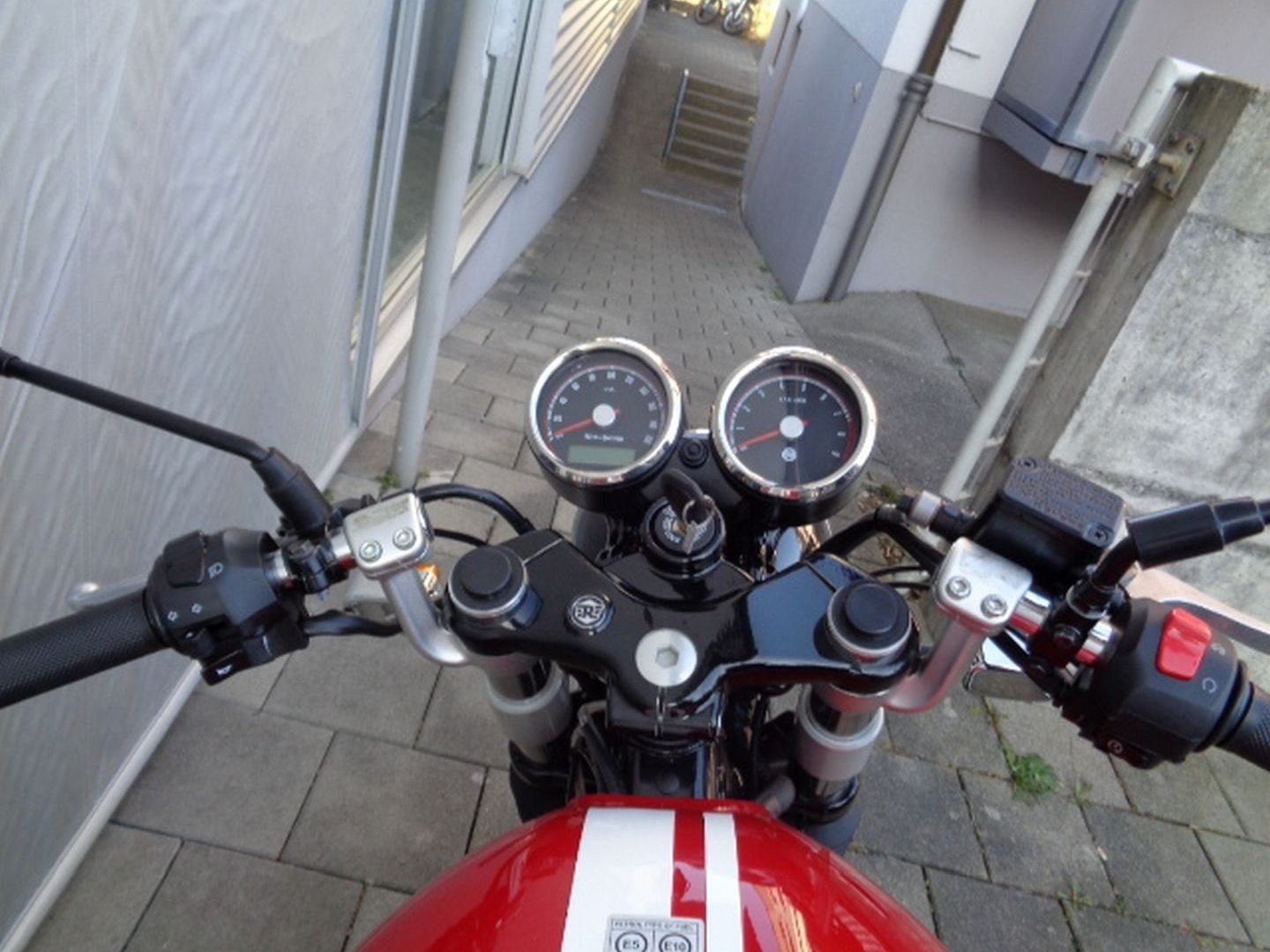 ROYAL ENFIELD GT 650 TWIN E5-image-5
