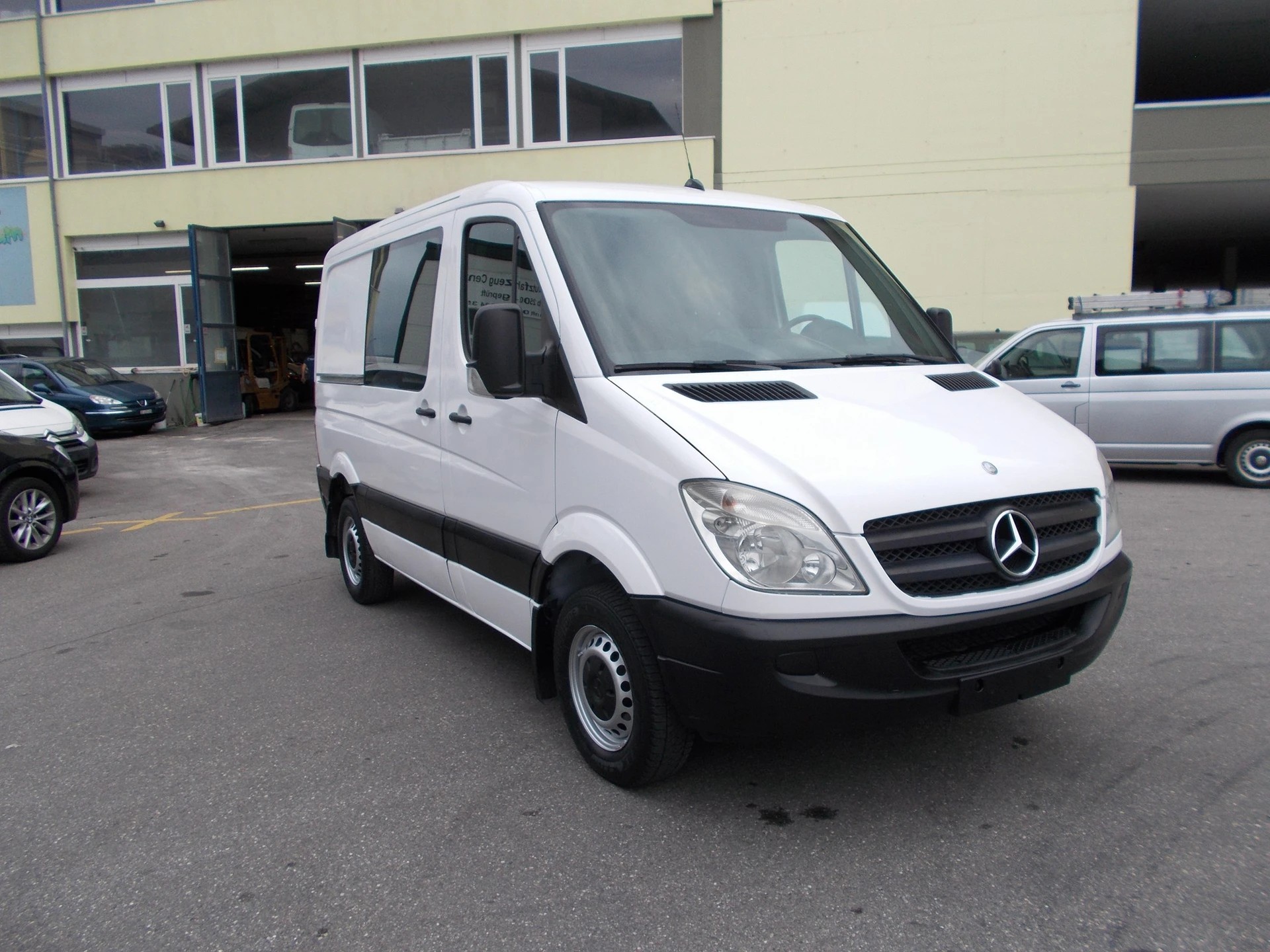 MERCEDES-BENZ Sprinter 209 CDI MOTOR 20.000KM-showroom-element-2