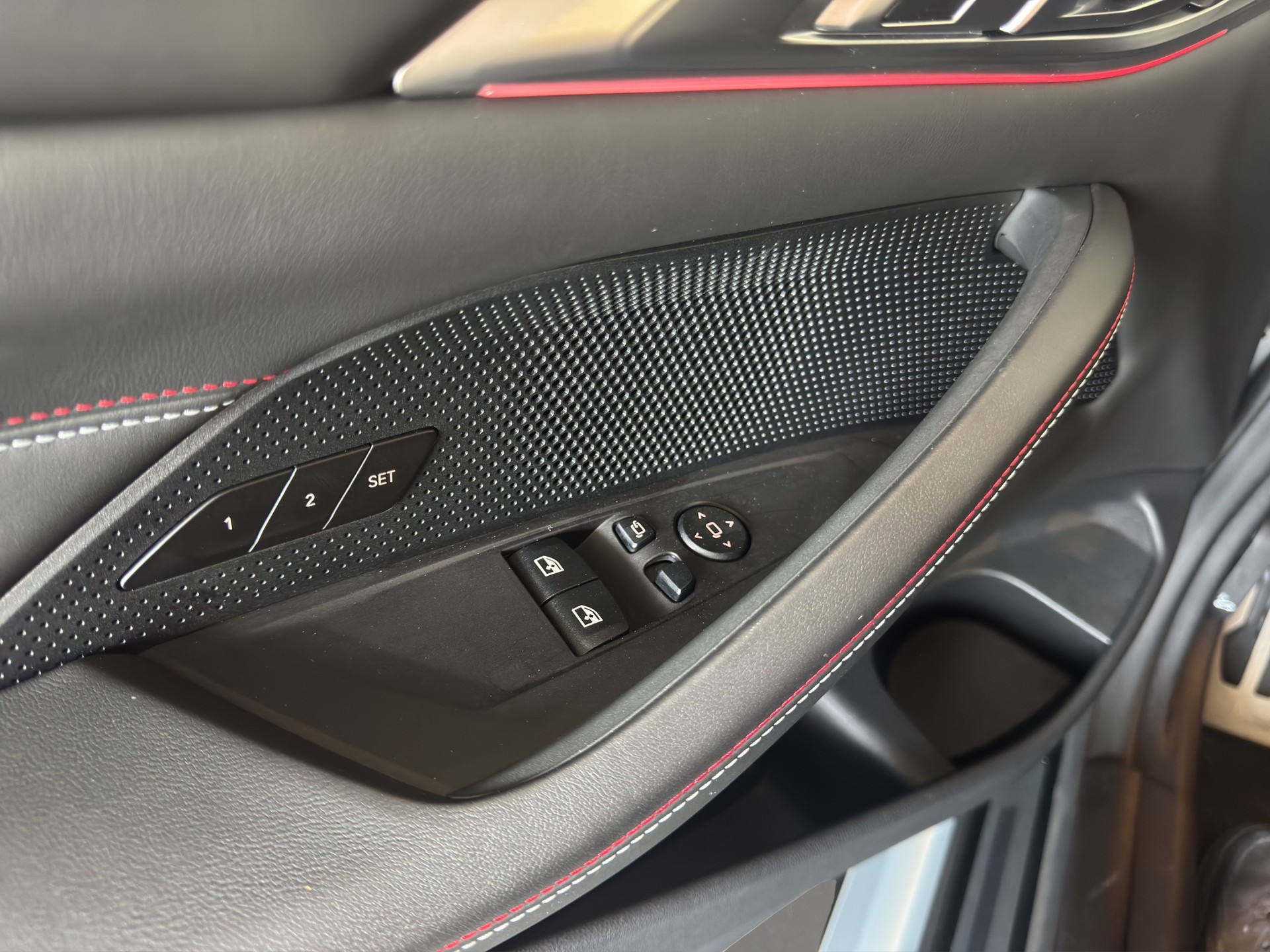BMW M4 CSL Coupé-image-12