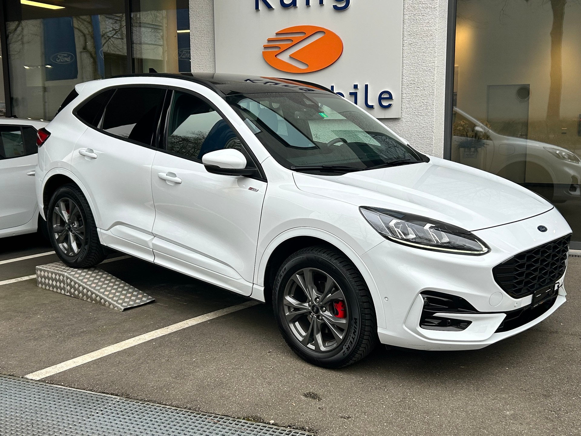FORD Kuga 2.5 PHEV ST-Line X 2WD-showroom-element-1