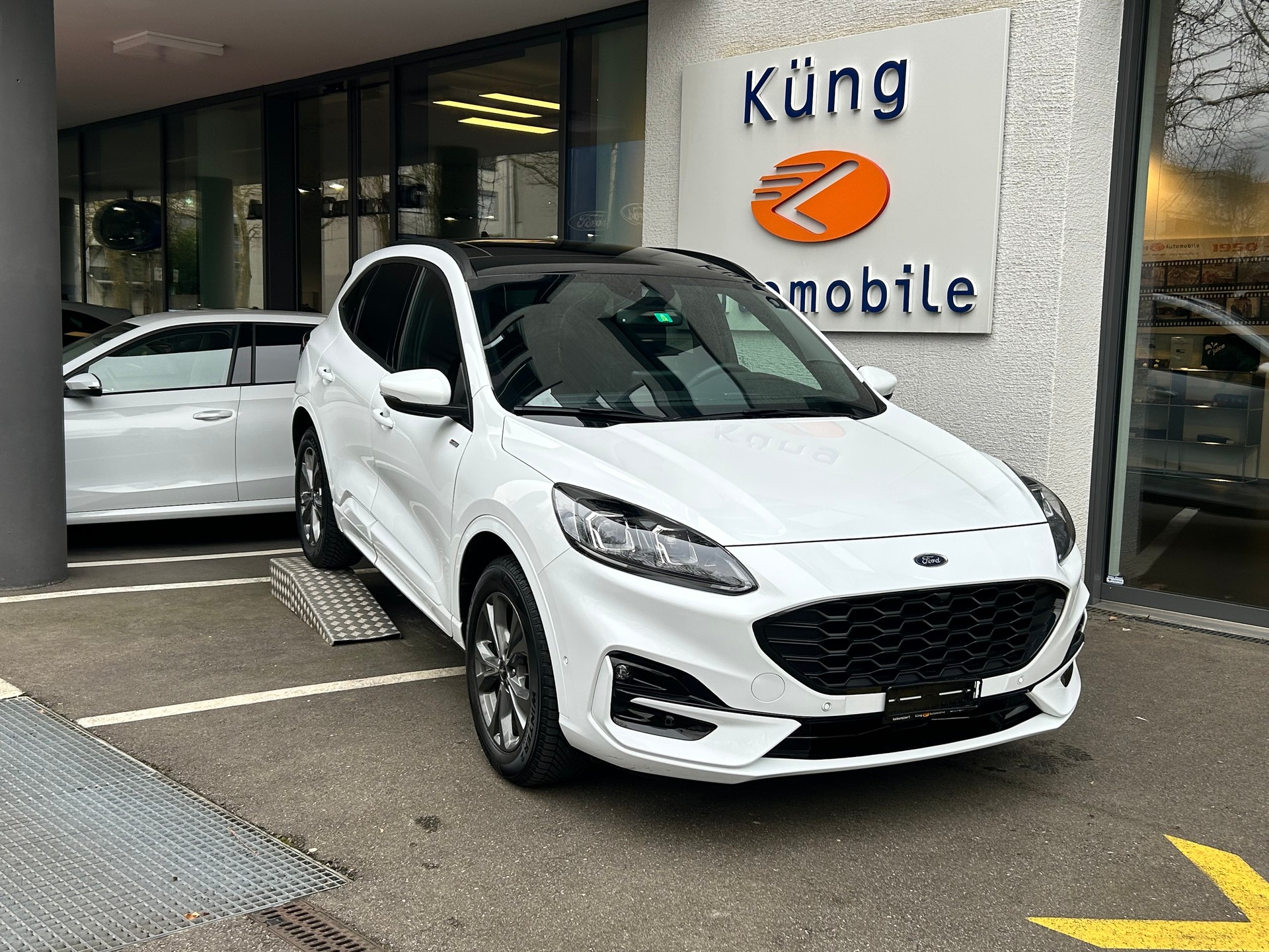 FORD Kuga 2.5 PHEV ST-Line X 2WD-showroom-element-3