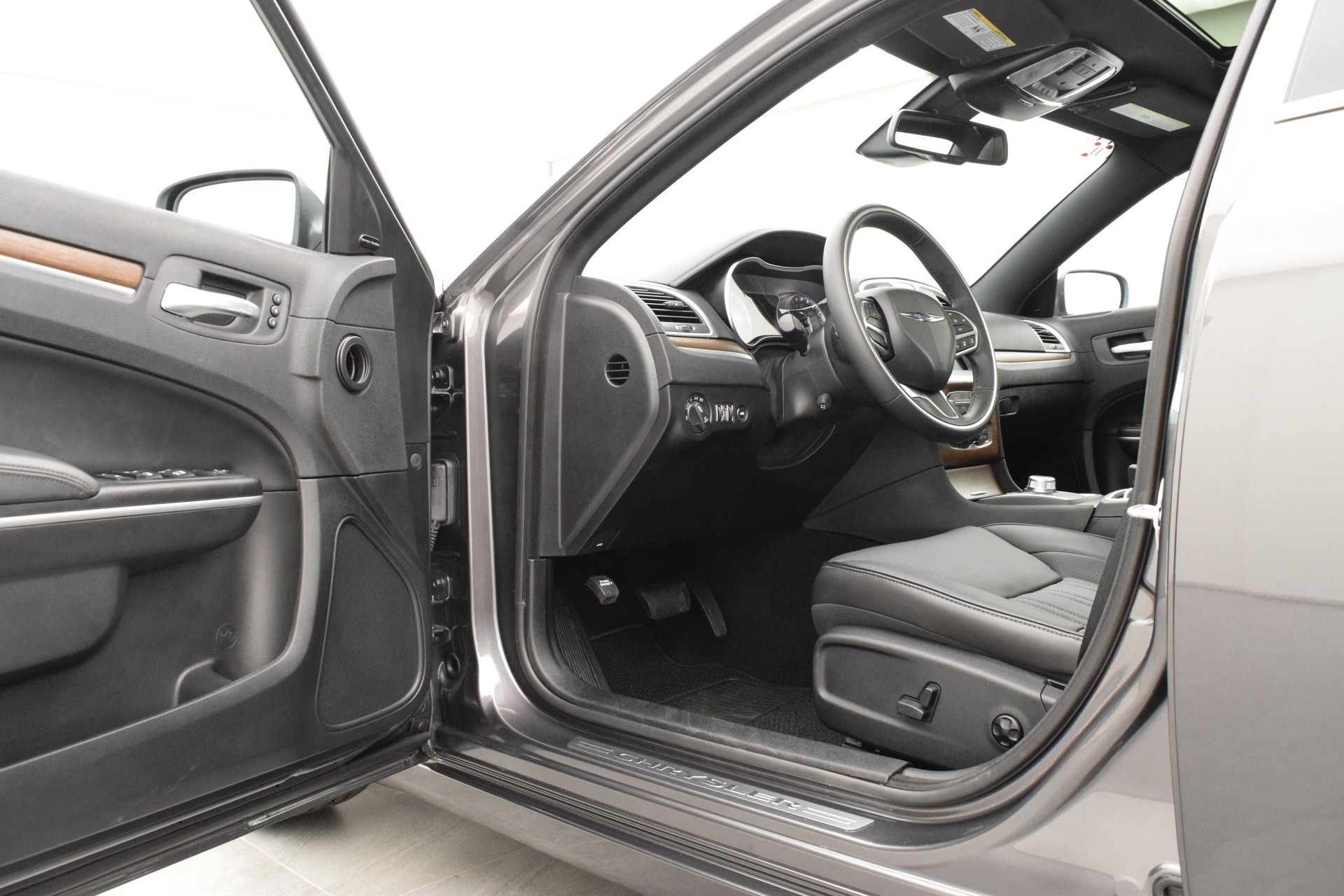 CHRYSLER 300C 5.7 V8-image-7