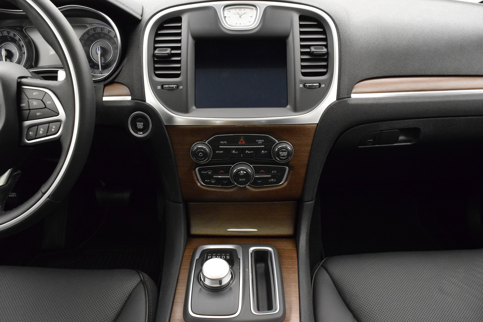 CHRYSLER 300C 5.7 V8-image-11