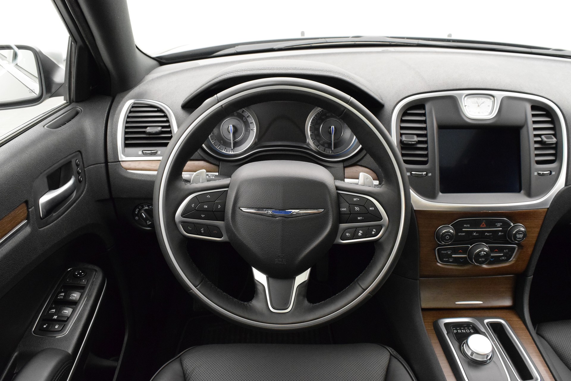 CHRYSLER 300C 5.7 V8-image-10