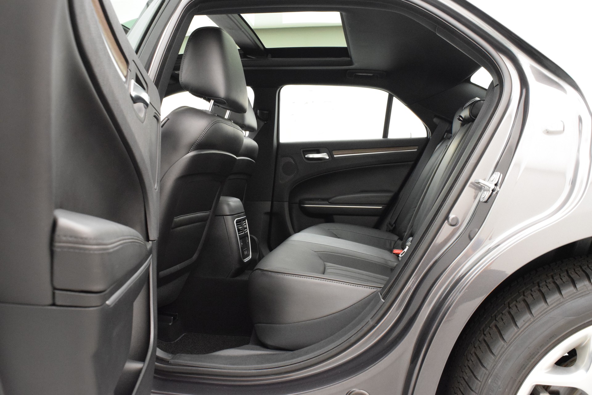 CHRYSLER 300C 5.7 V8-image-15