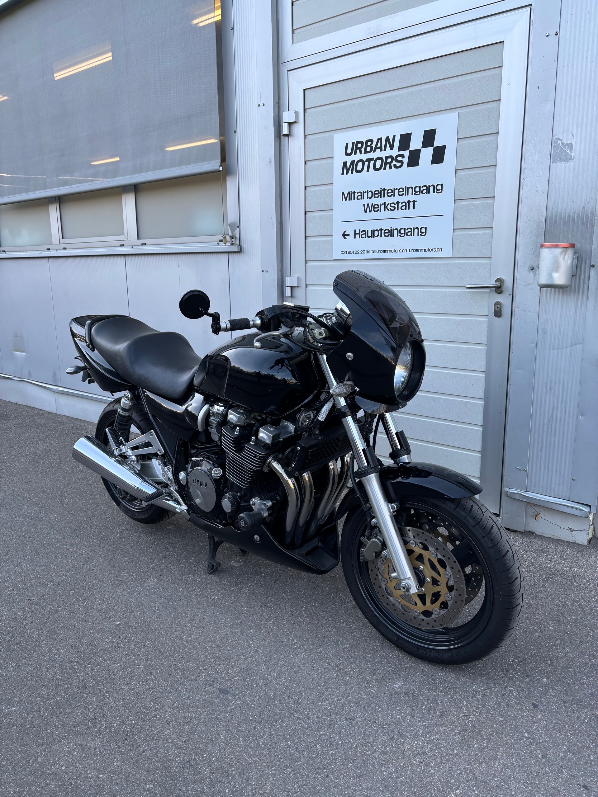 YAMAHA XJR 1200-image-1