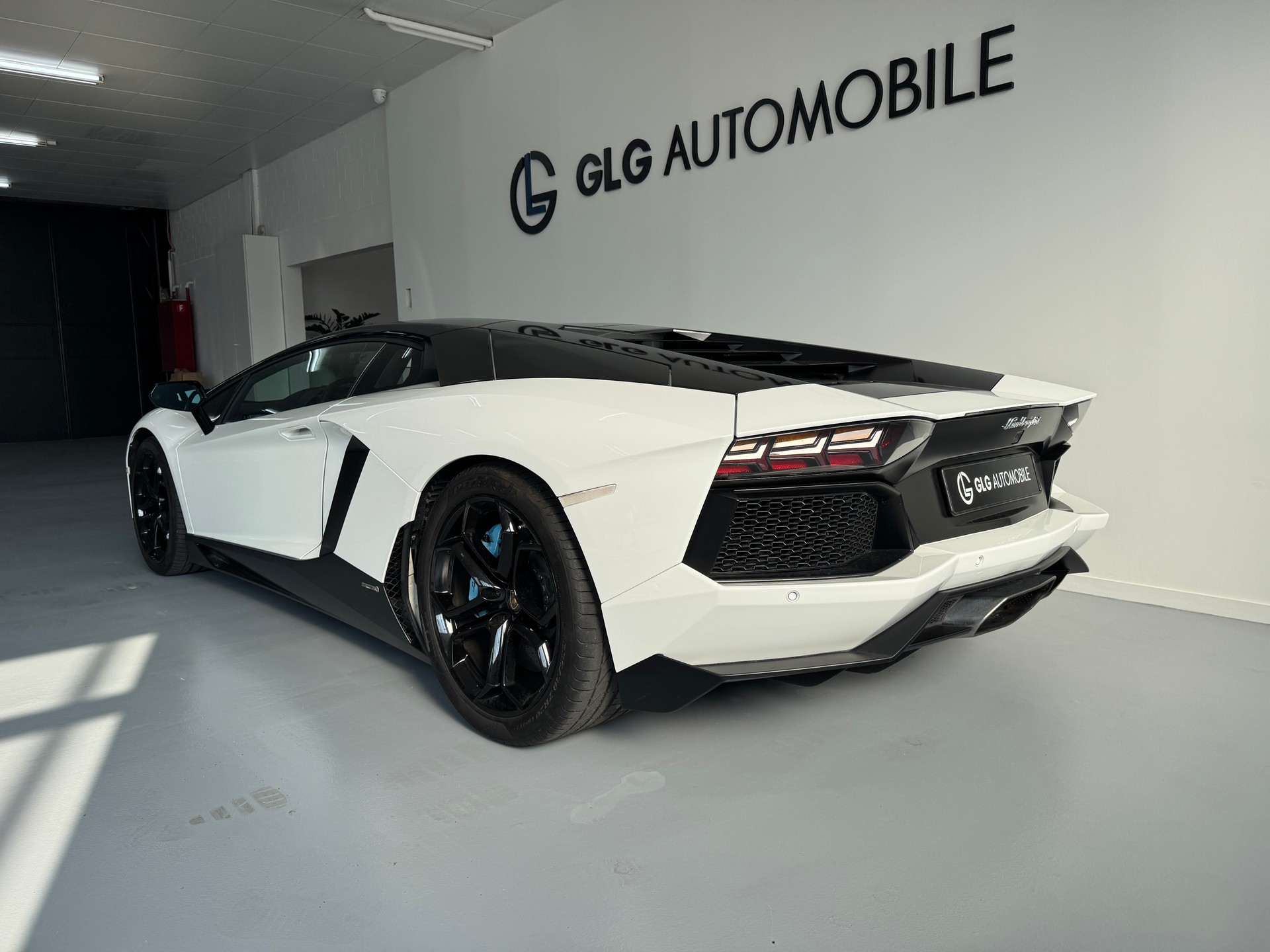 LAMBORGHINI Aventador LP700-4 Coupé E-Gear-showroom-element-3