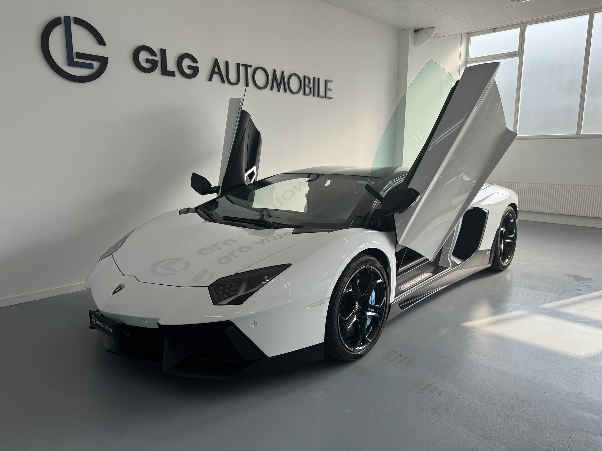 LAMBORGHINI Aventador LP700-4 Coupé E-Gear-showroom-element-1