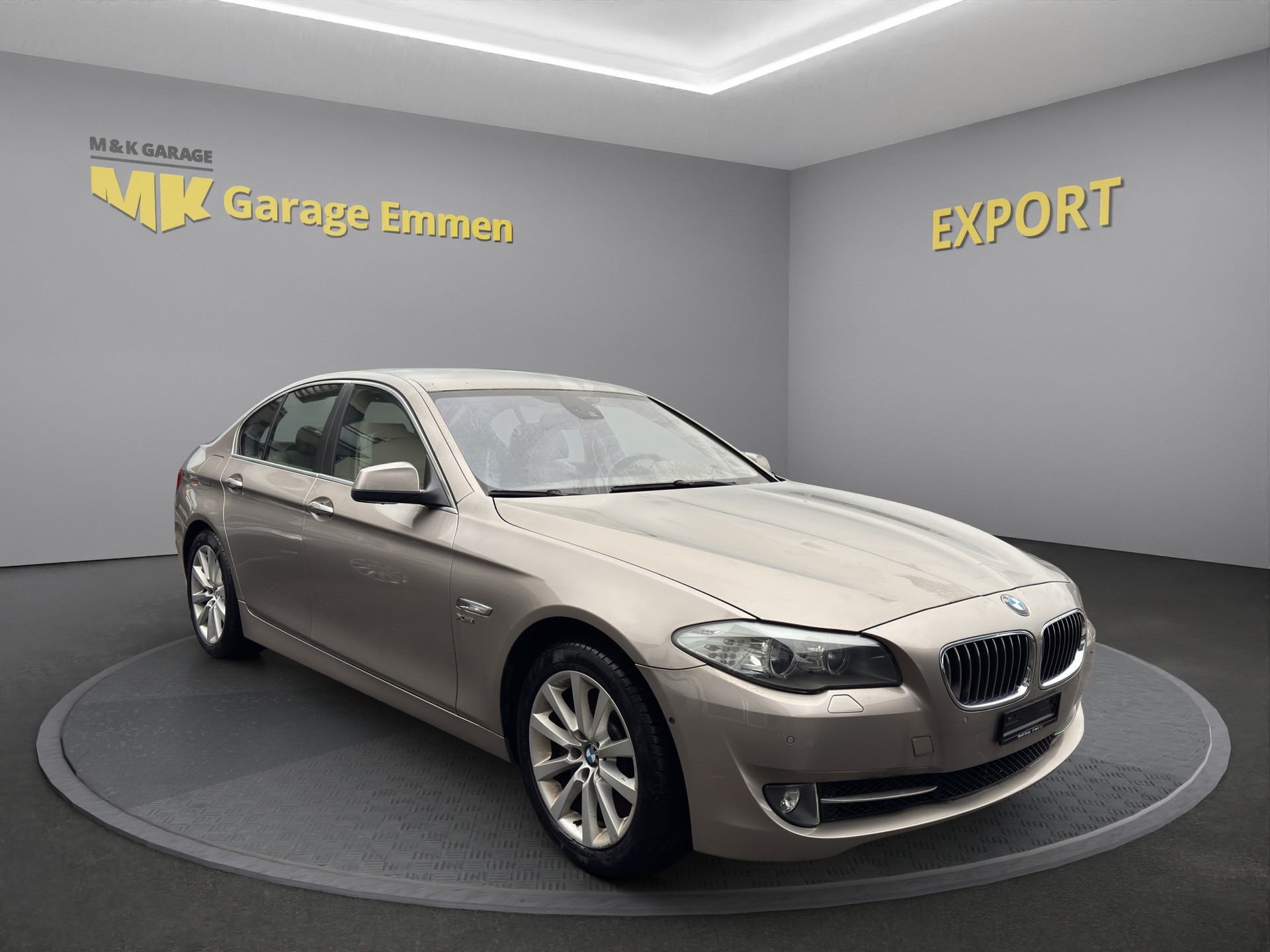 BMW 550i xDrive Steptronic-image-6