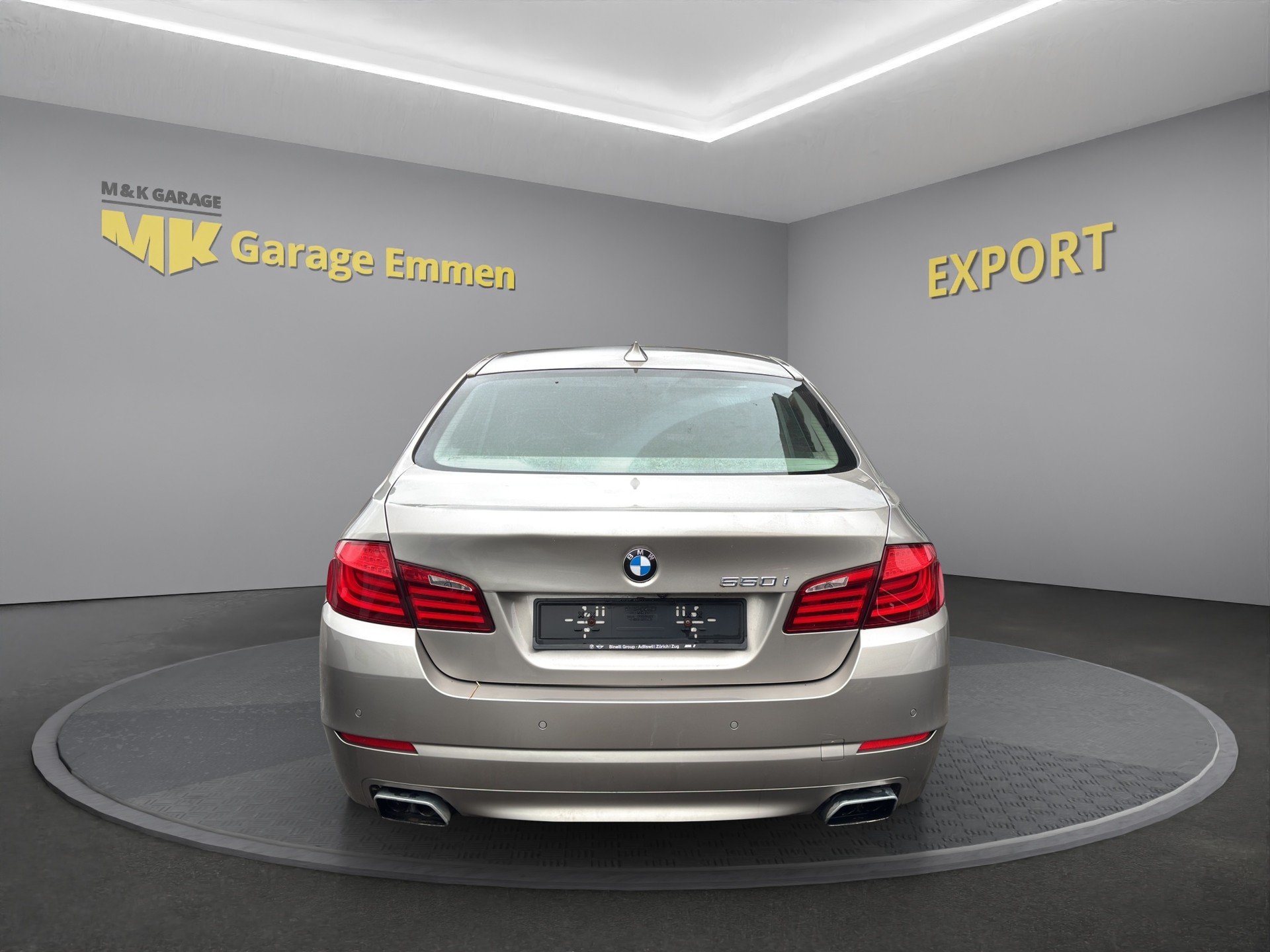 BMW 550i xDrive Steptronic-showroom-element-3