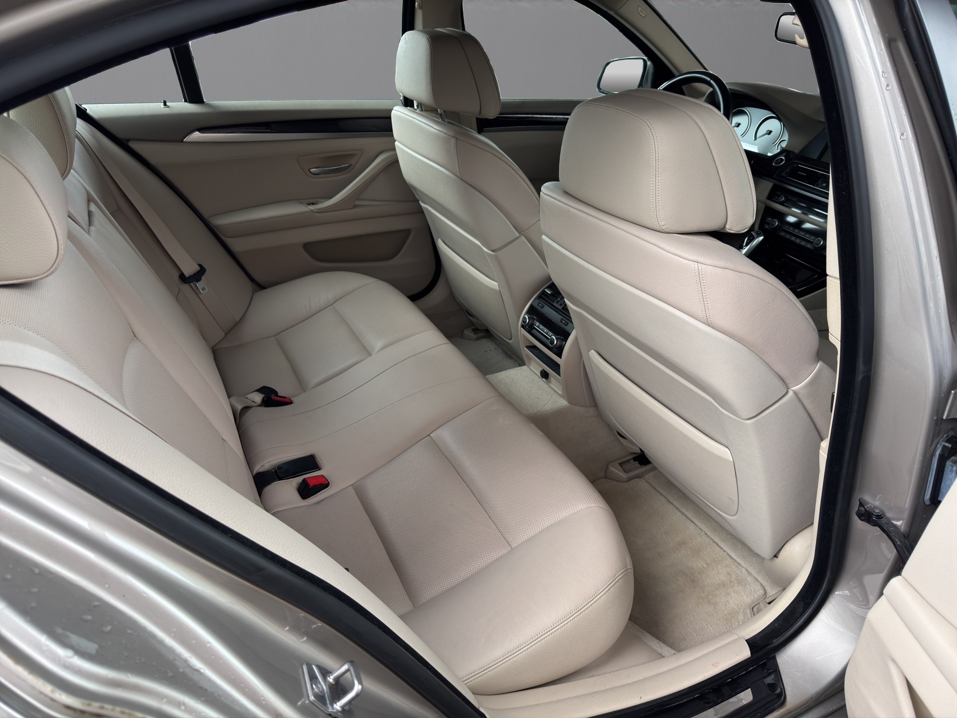 BMW 550i xDrive Steptronic-image-8